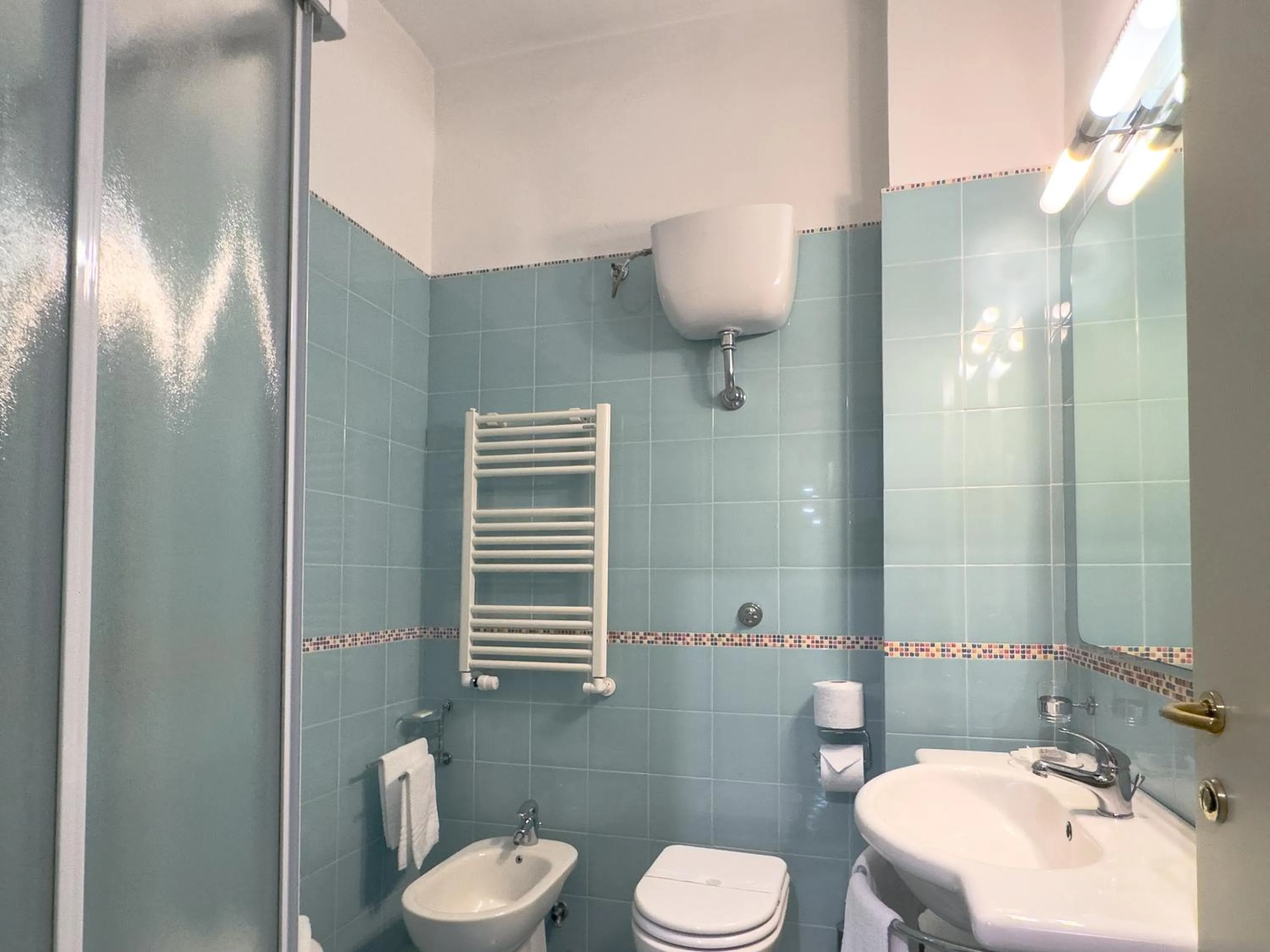 Shower in Hotel Marad