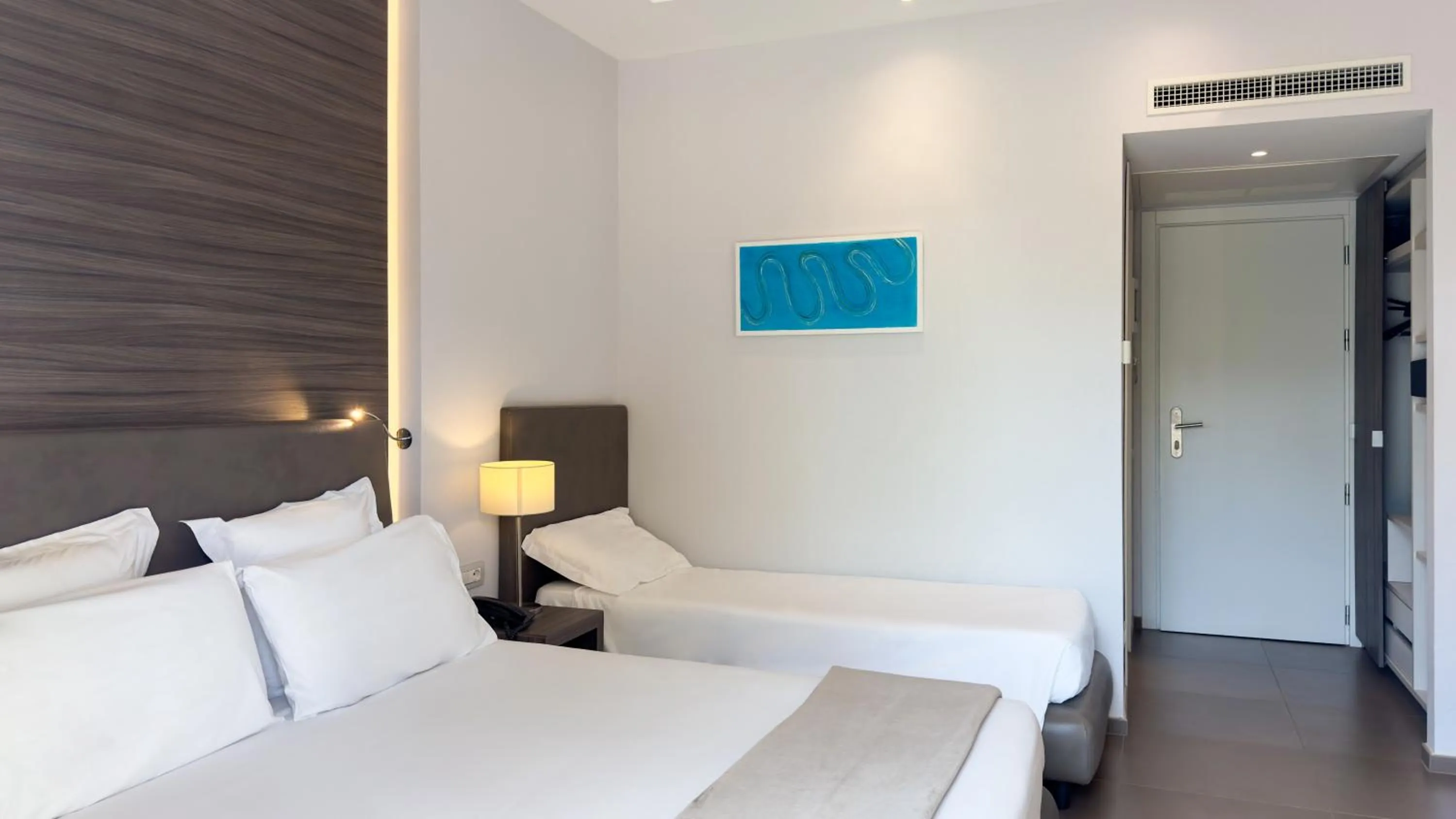 Photo of the whole room, Bed in Hotel Marad