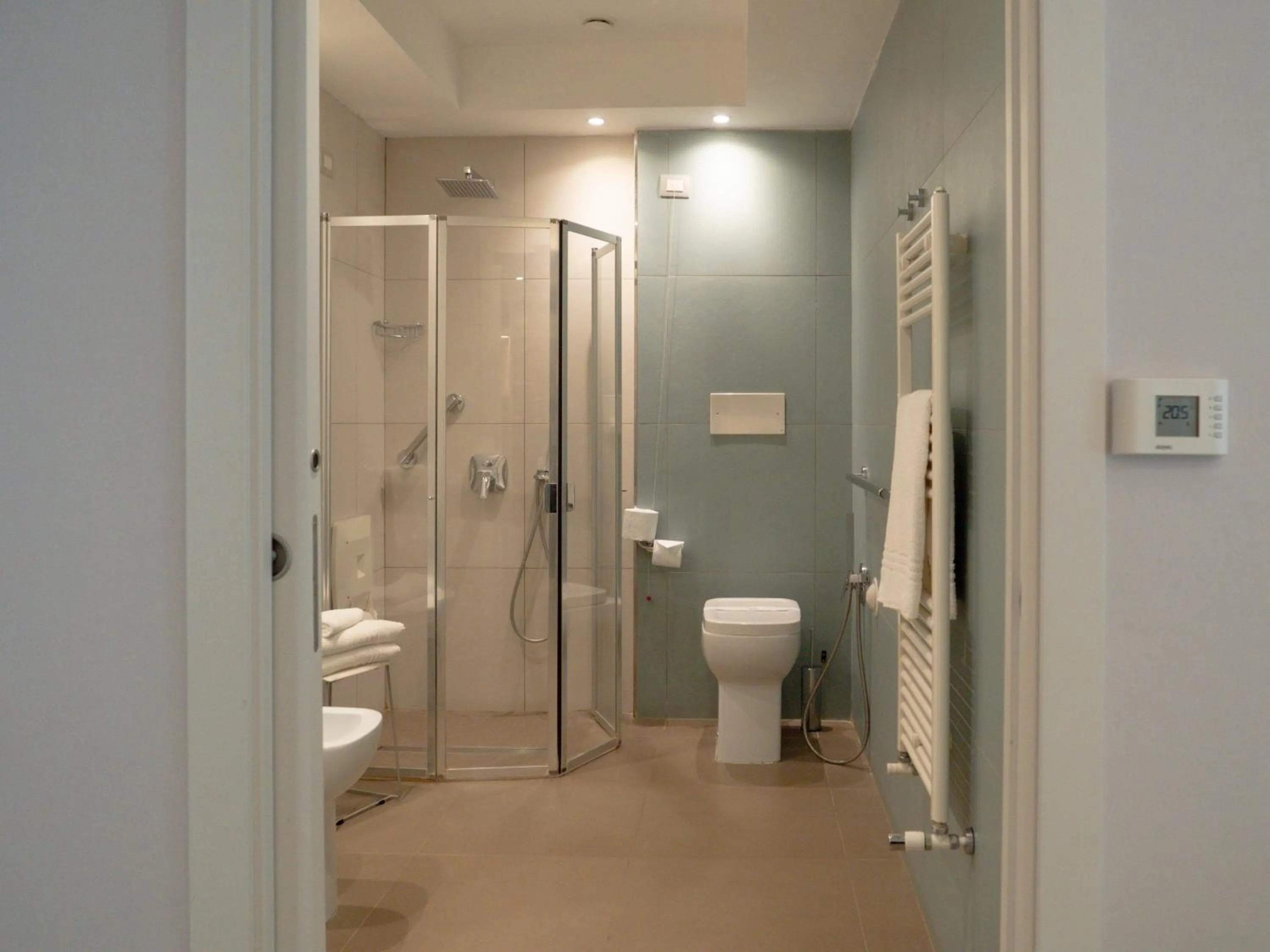 Shower in Hotel Marad