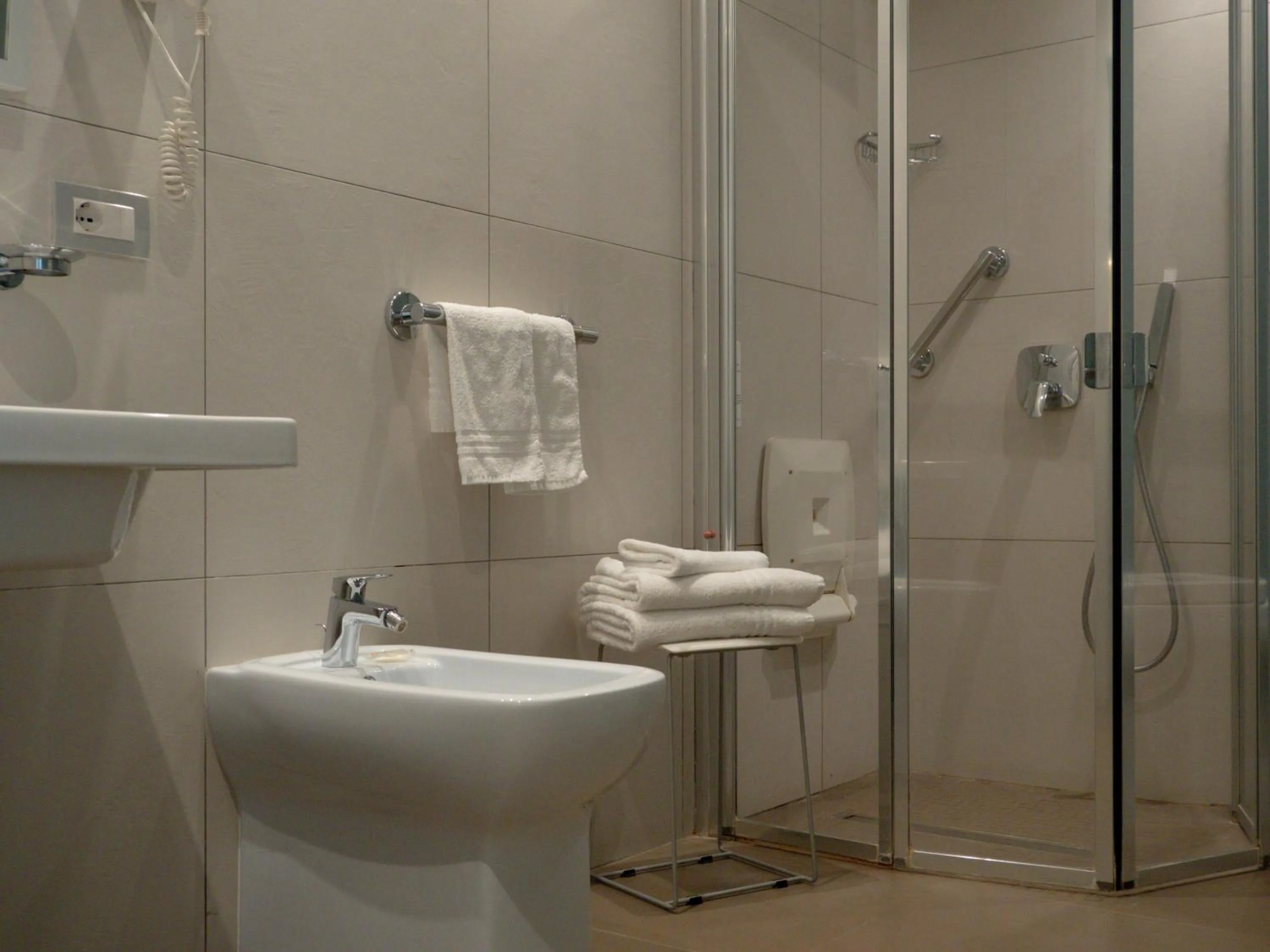 Shower in Hotel Marad