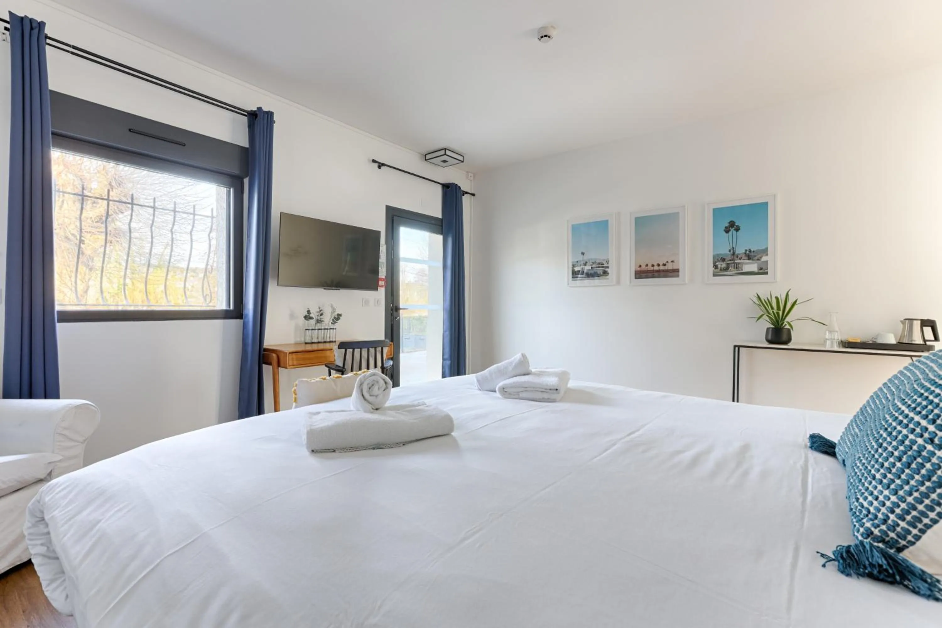 Photo of the whole room, Bed in La Coudraie - Proche de Disneyland