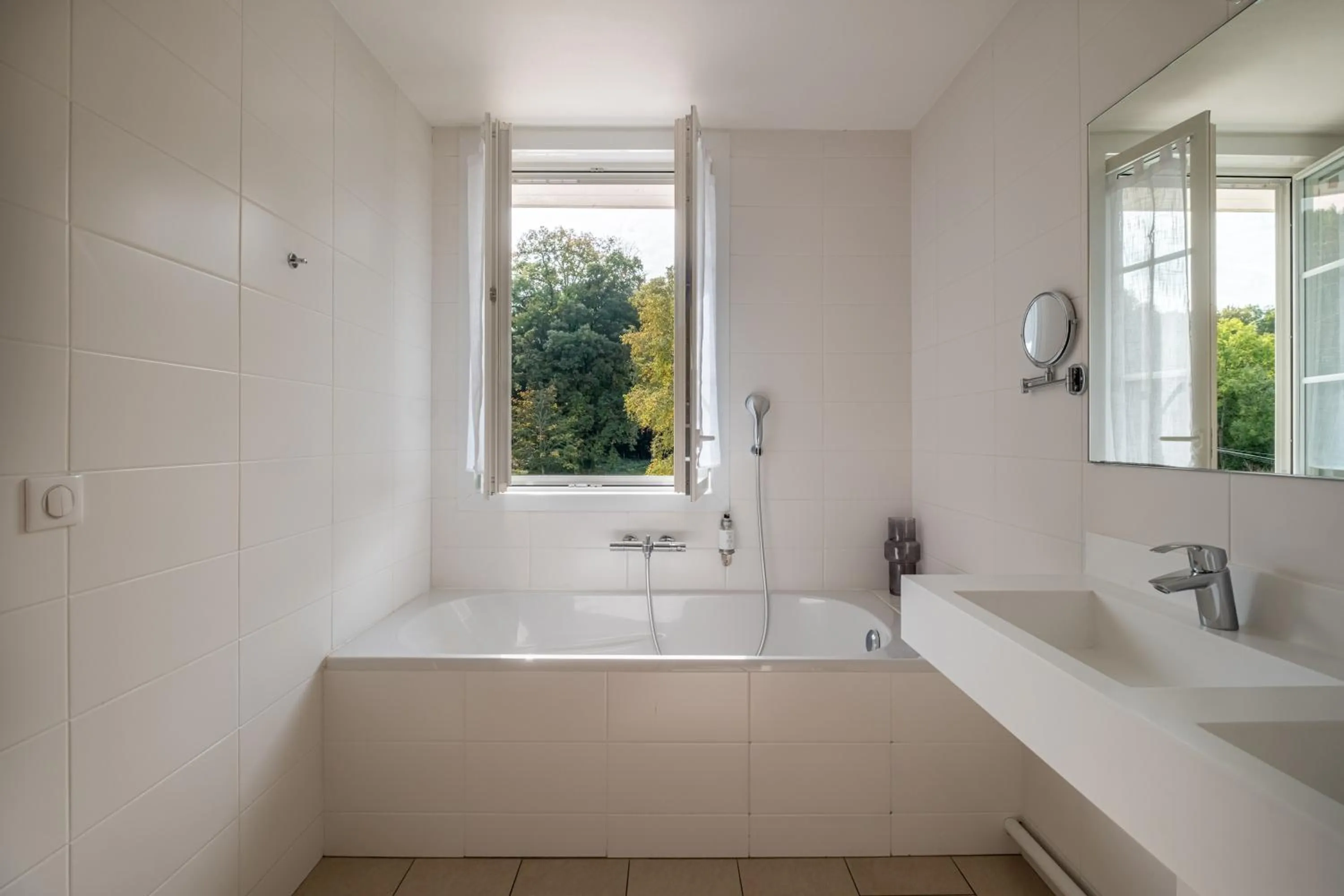 Bathroom in La Coudraie - Proche de Disneyland