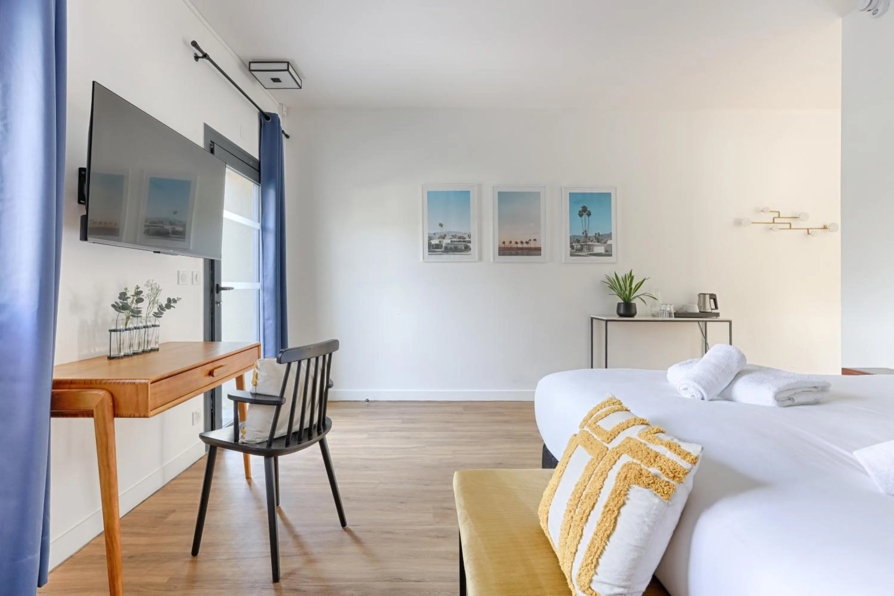 Photo of the whole room, Bed in La Coudraie - Proche de Disneyland