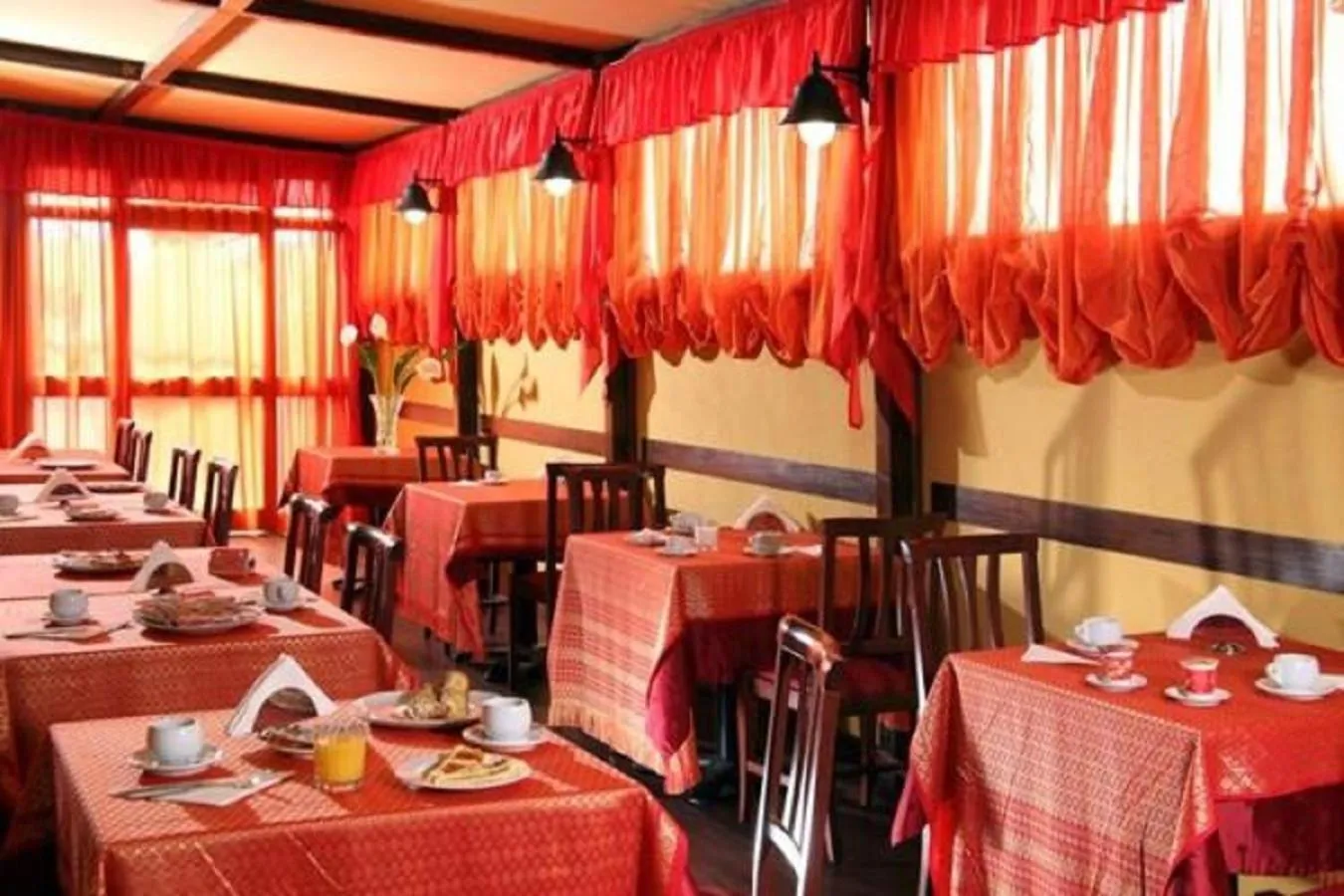 Restaurant/places to eat in Hotel Cassia