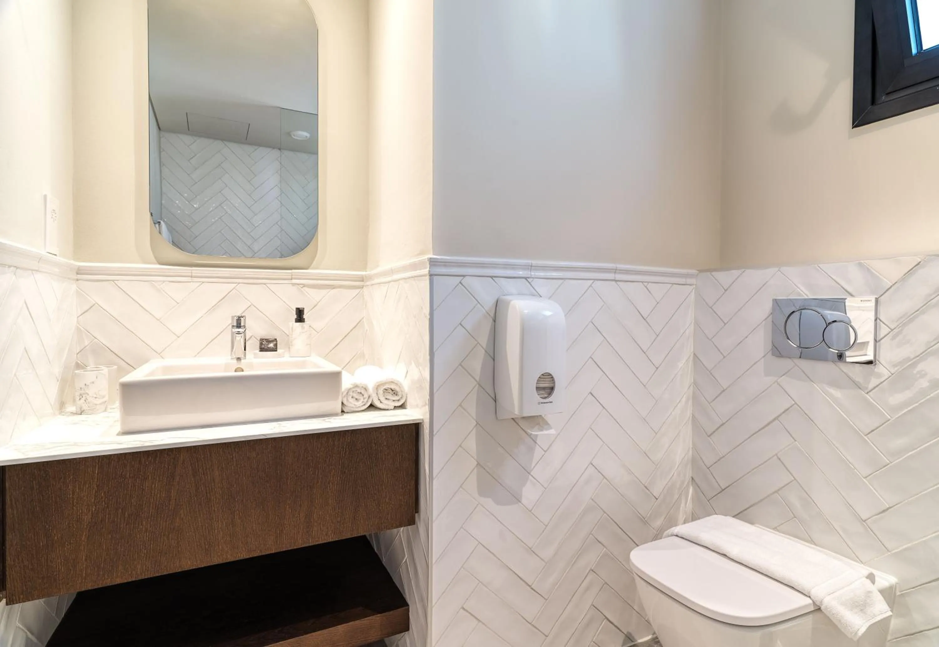 Toilet in LIV The City Suites ADULTS ONLY