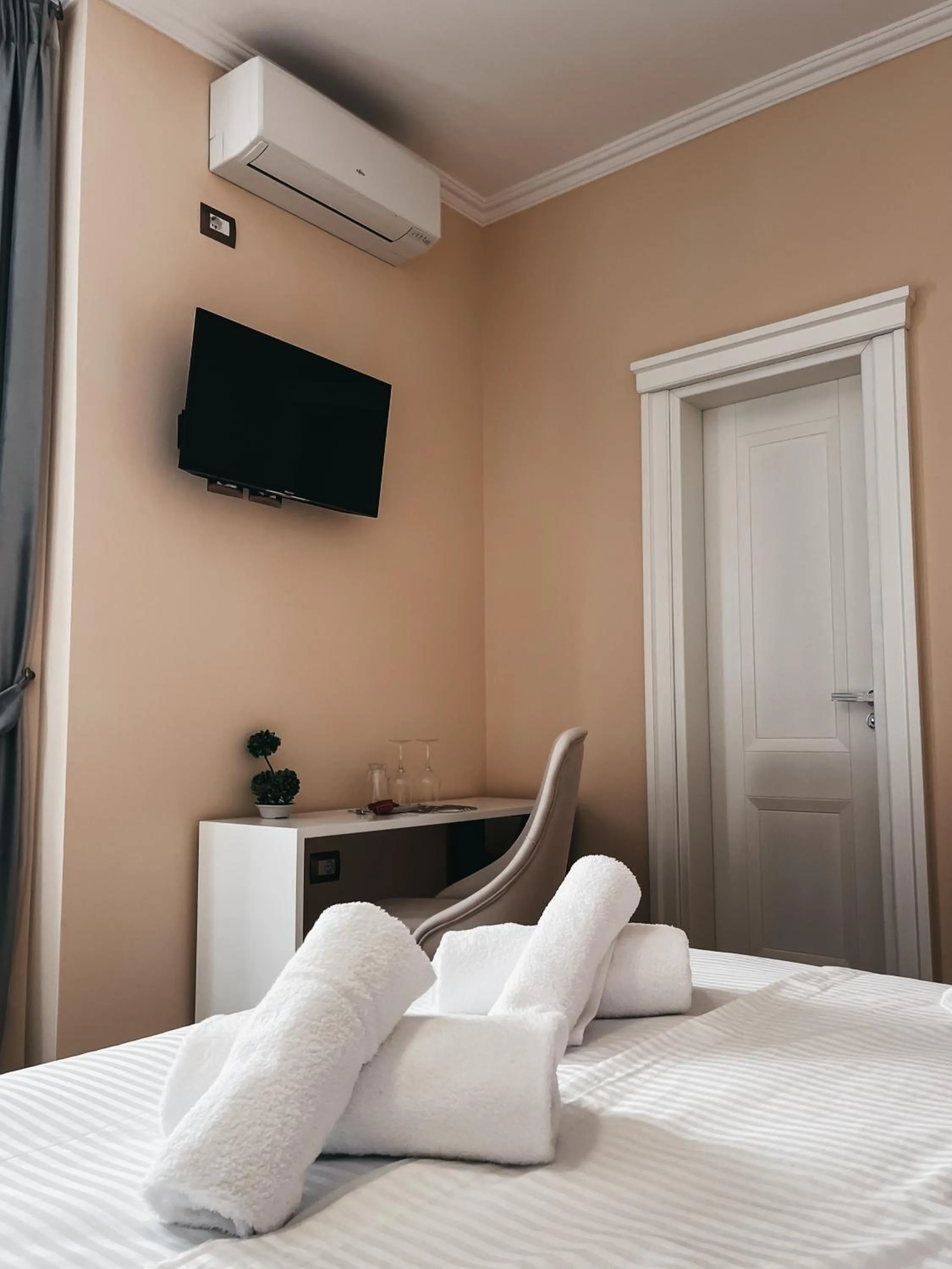 Bed in Amansar Boutique Hotel