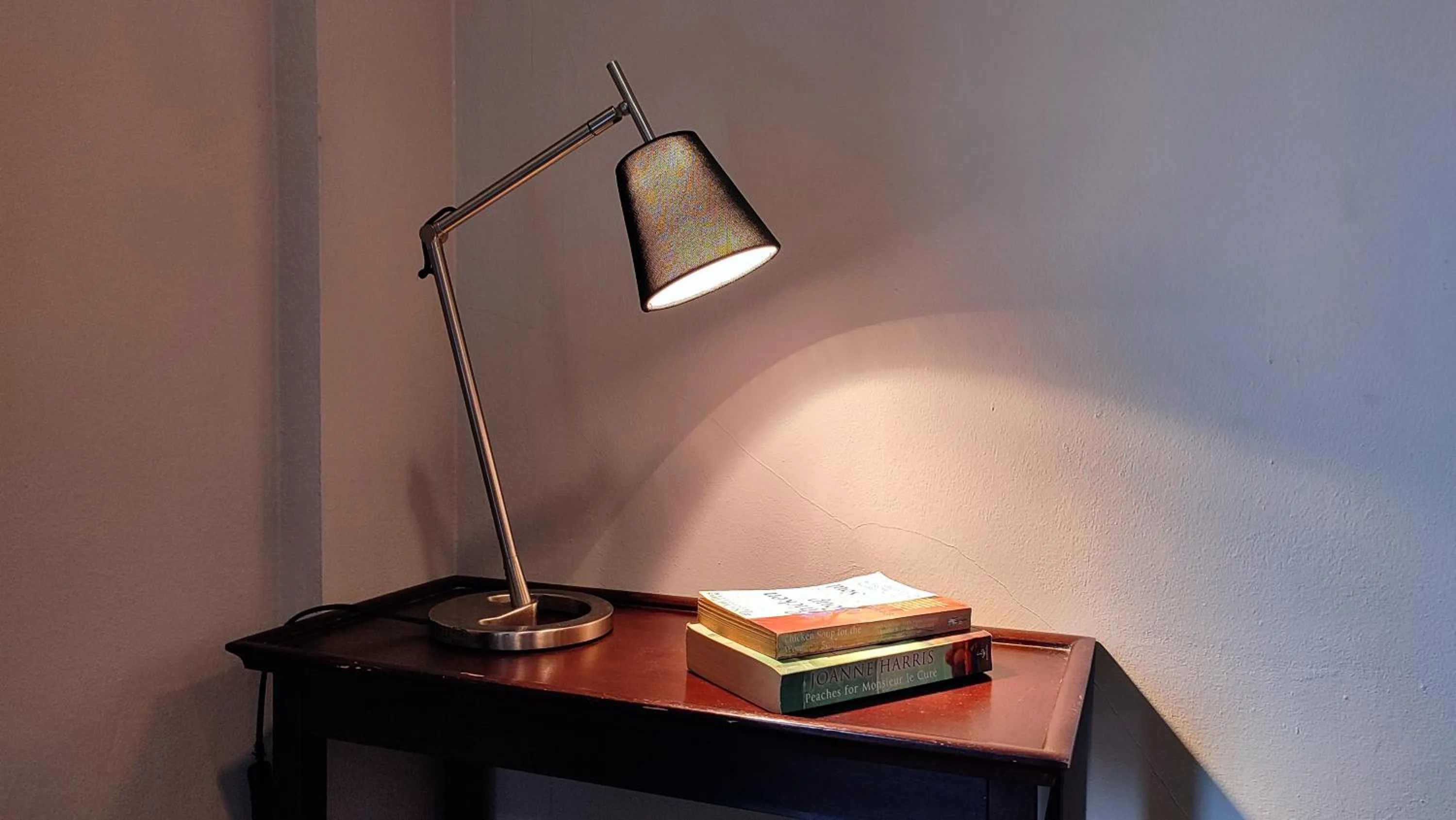 hair dresser, TV/Entertainment Center in ShriGo Resort & Spa Pattaya