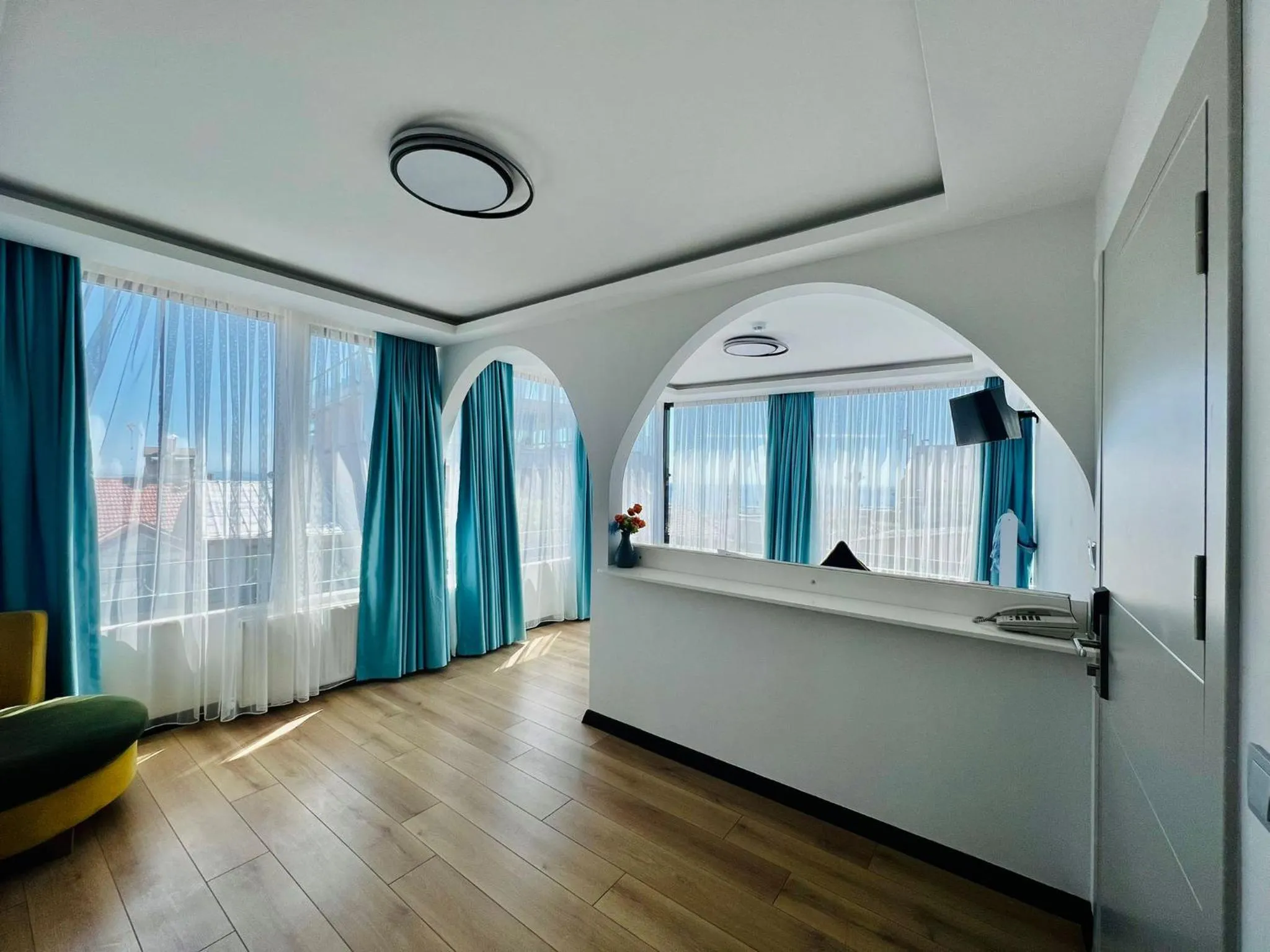 Photo of the whole room in Apex Hotel