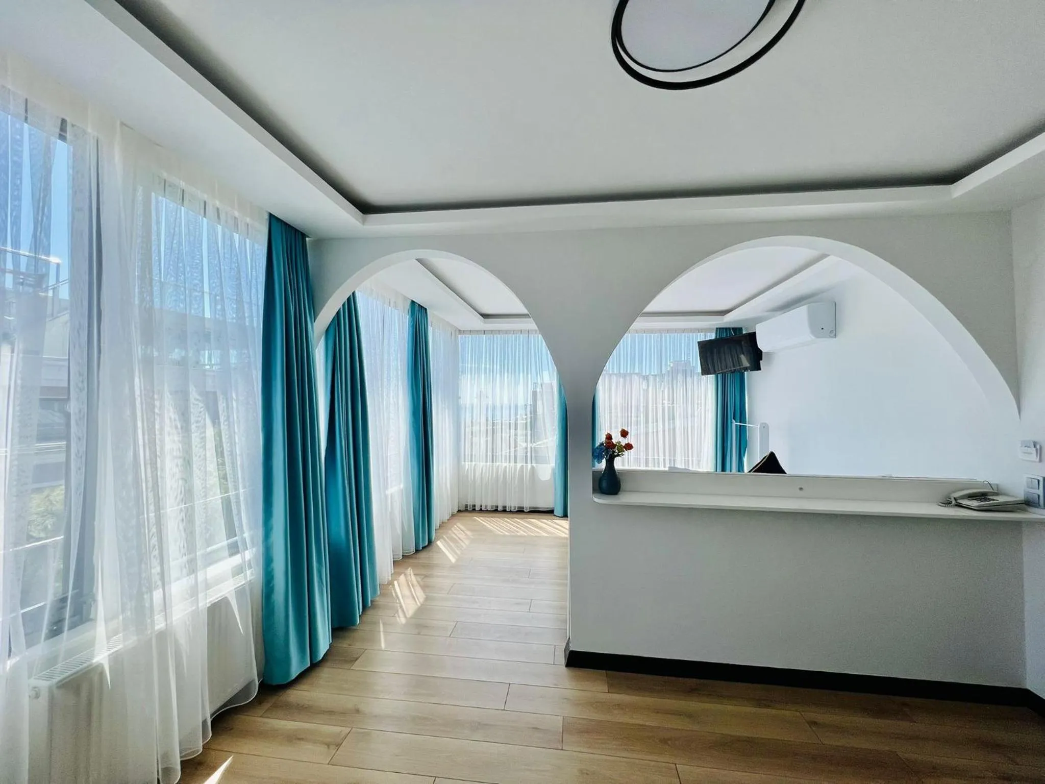 Photo of the whole room in Apex Hotel