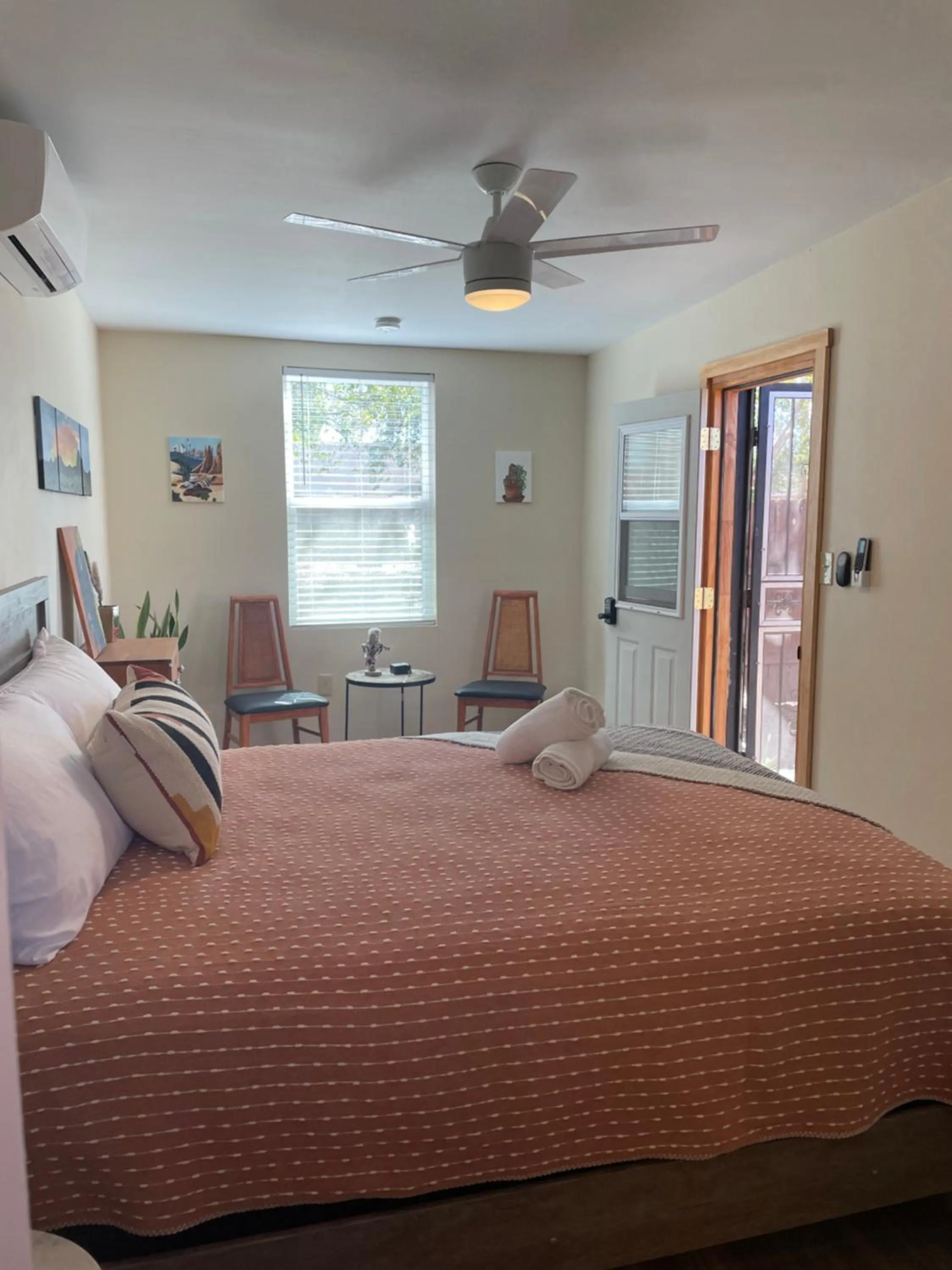 Photo of the whole room, Bed in Vintage charm vacation home with modern comforts near Old Town
