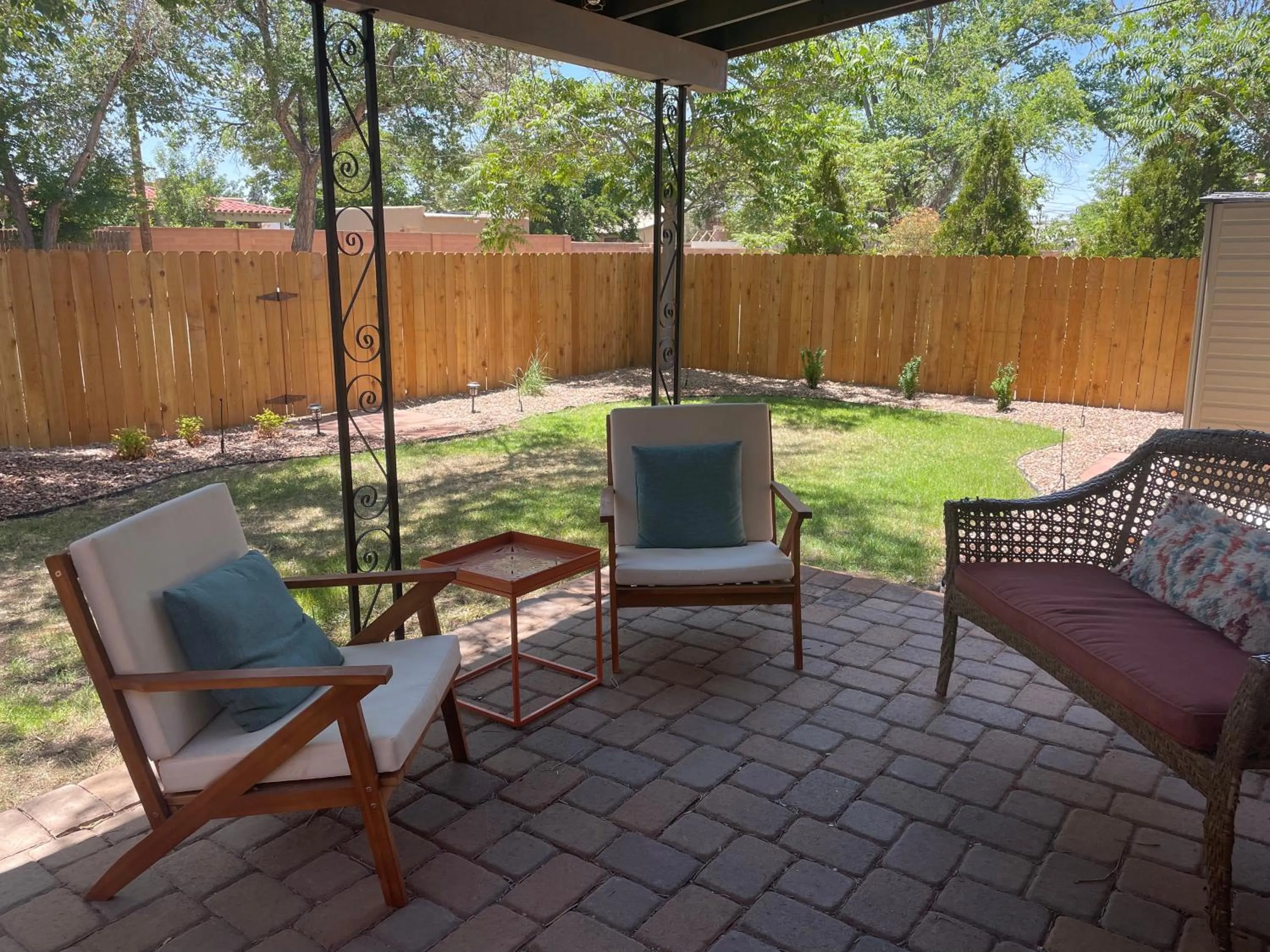 Vintage charm vacation home with modern comforts near Old Town