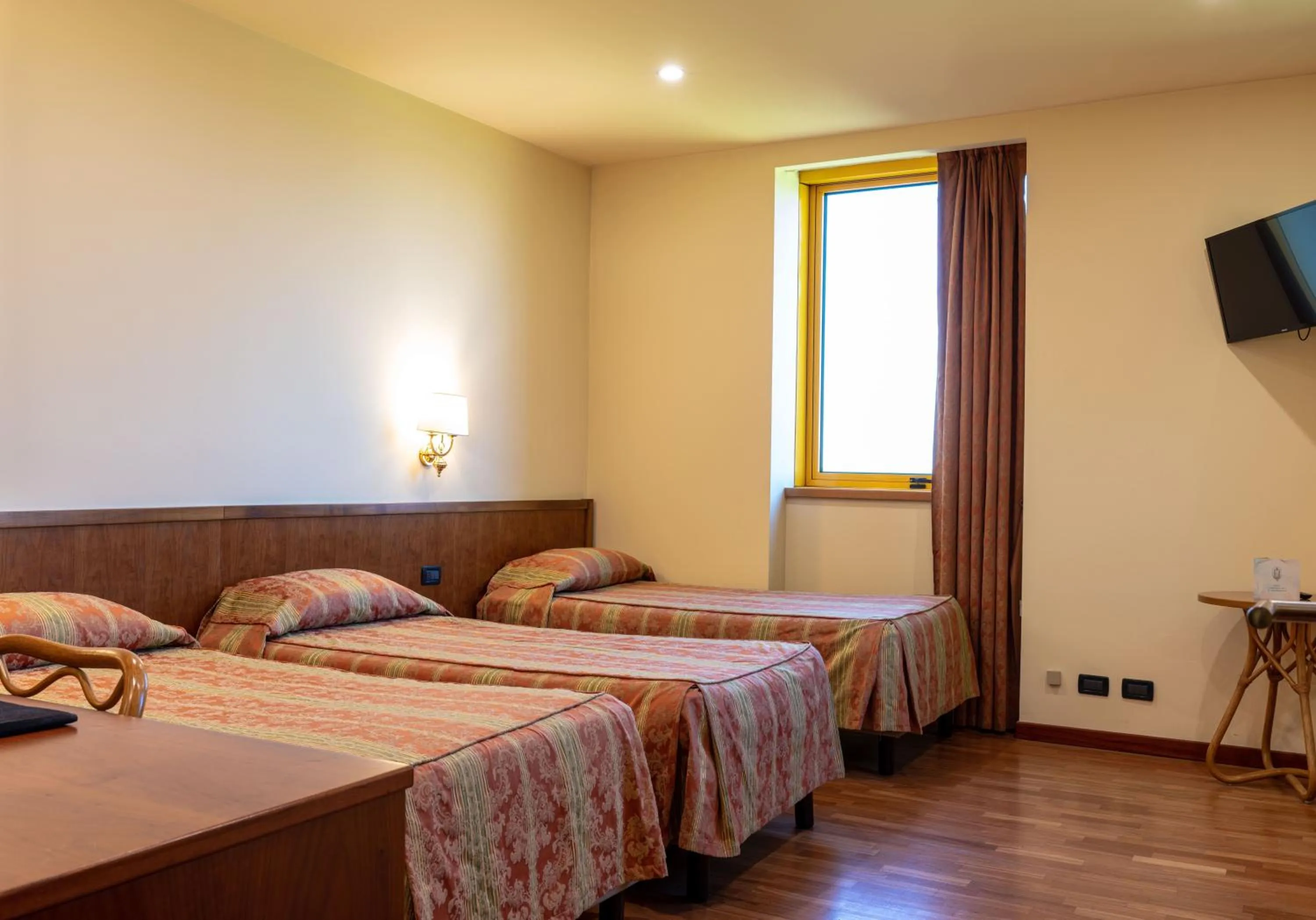 Bedroom, Bed in Hotel Tivoli