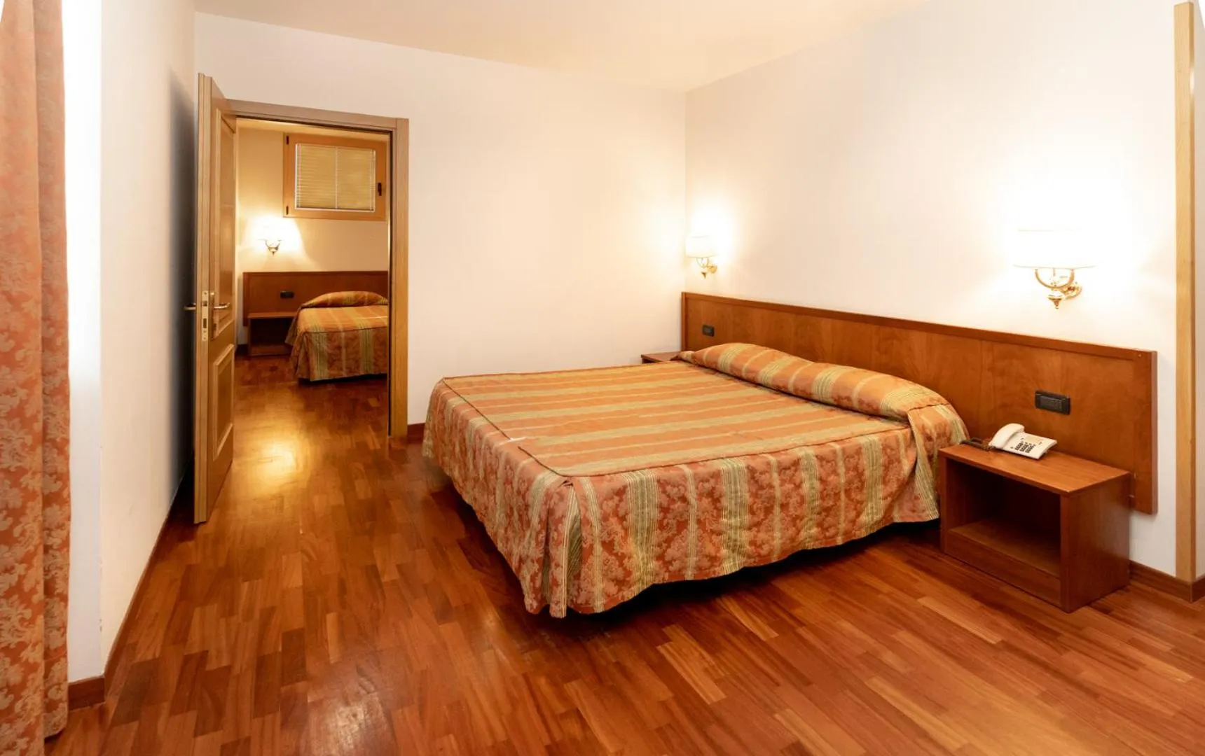 Bedroom, Bed in Hotel Tivoli