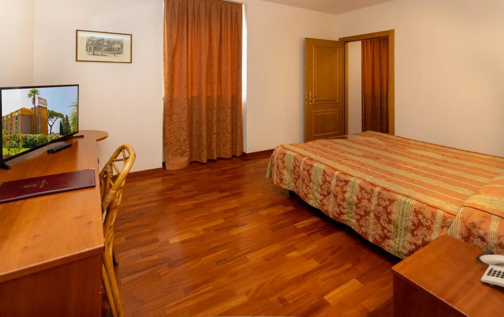 Bedroom, Bed in Hotel Tivoli