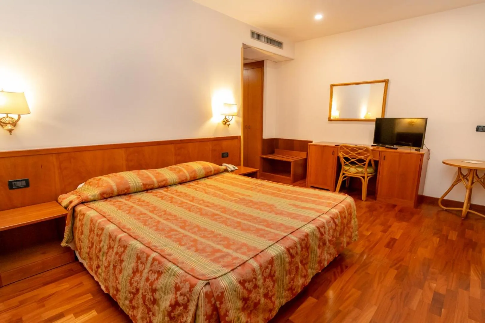 Bedroom, Bed in Hotel Tivoli