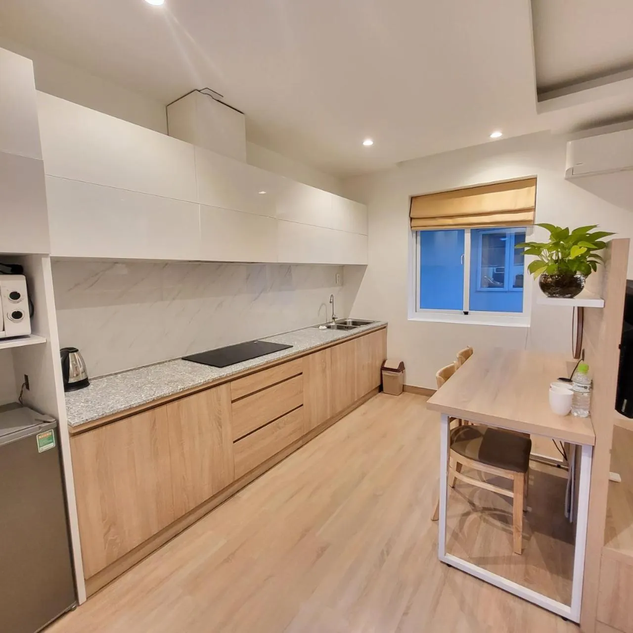 Kitchen or kitchenette in Simmi 4 Hotel & Apartment Near SECC