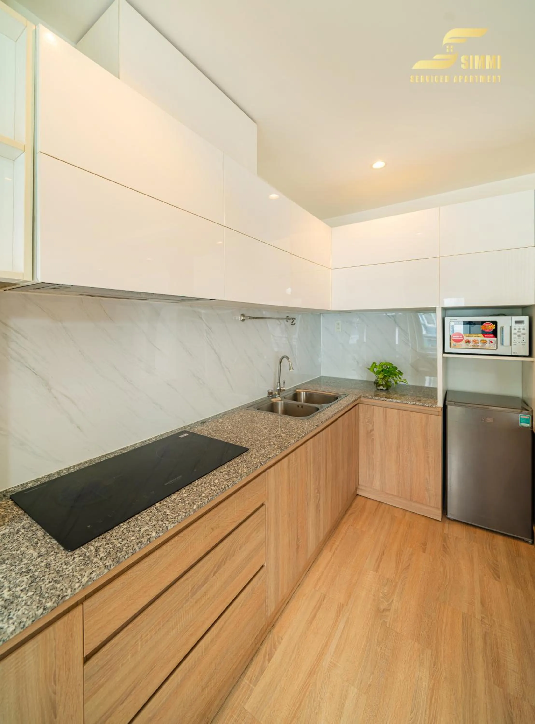 Kitchen or kitchenette in Simmi 4 Hotel & Apartment Near SECC