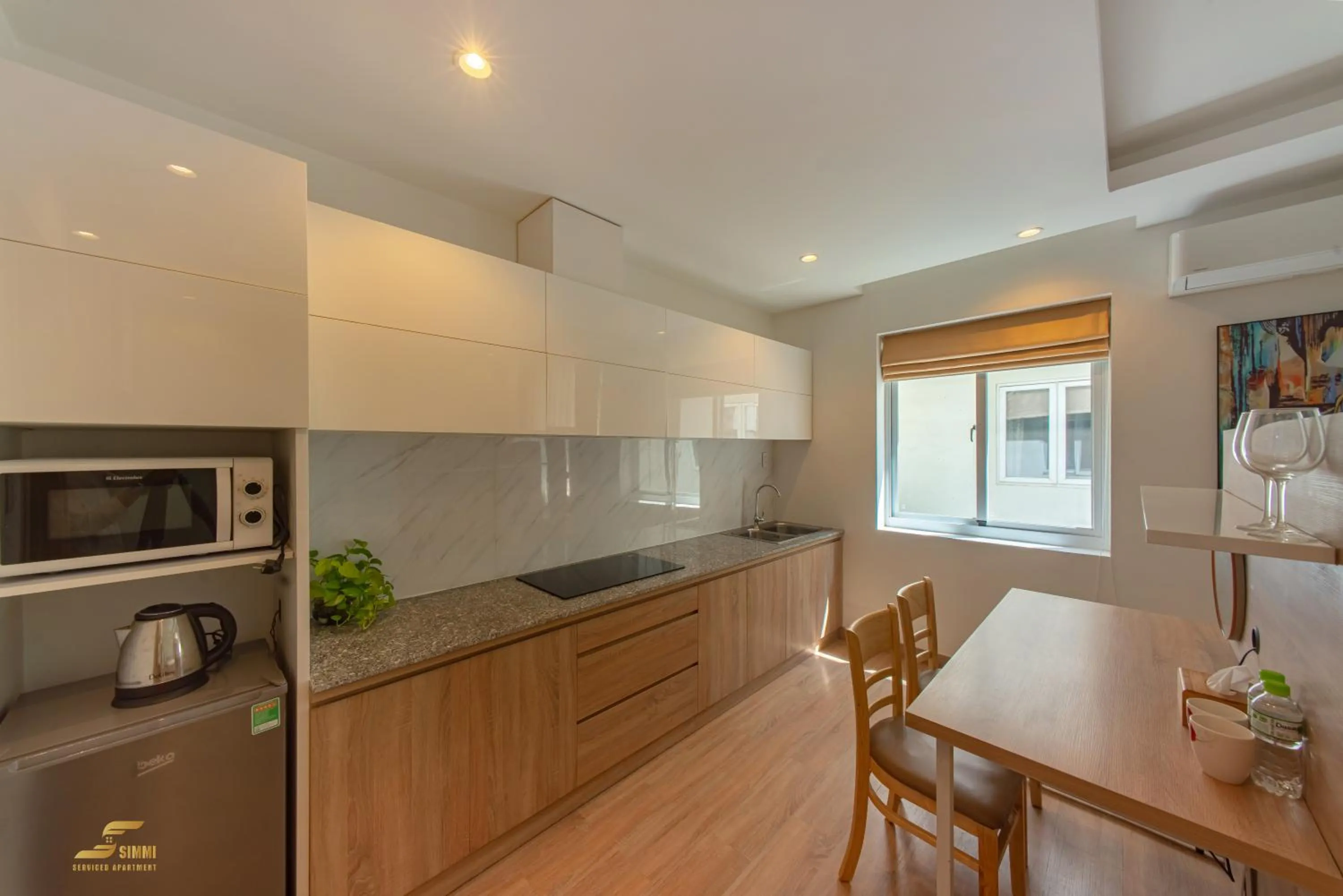 Kitchen or kitchenette in Simmi 4 Hotel & Apartment Near SECC