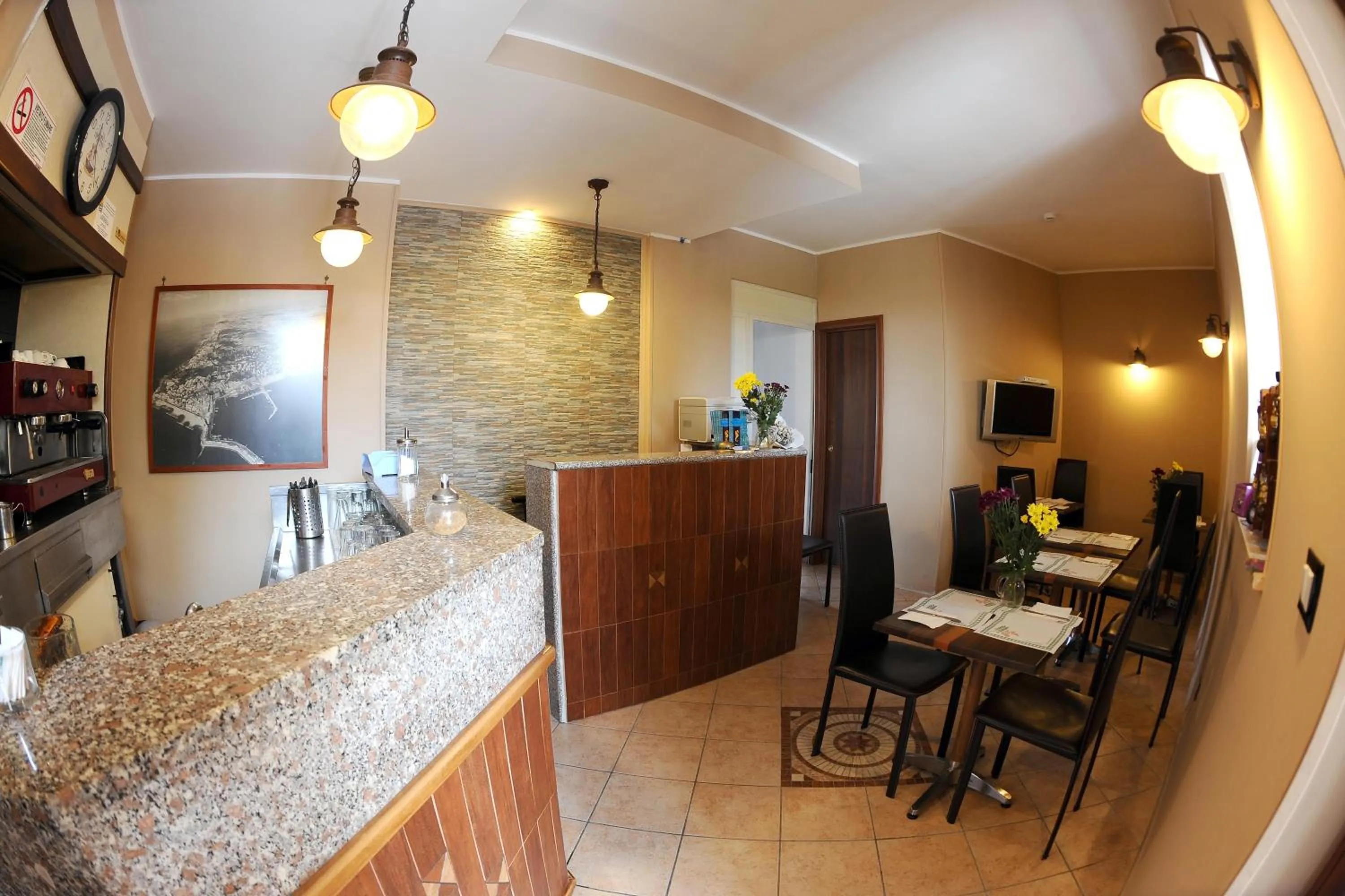 Communal lounge/ TV room in Albergo Villa Marina