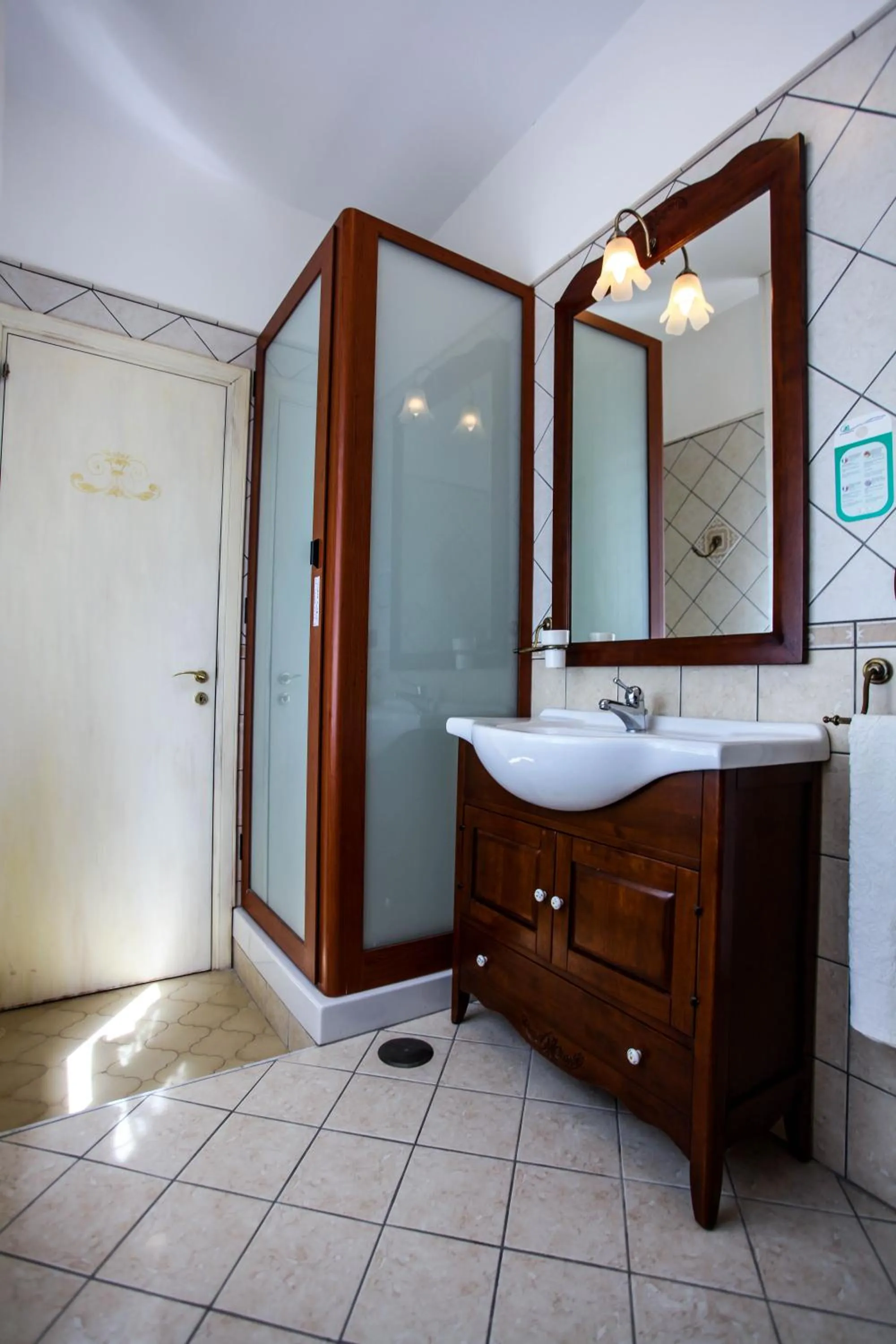 Shower in La Quercia Antica B&B