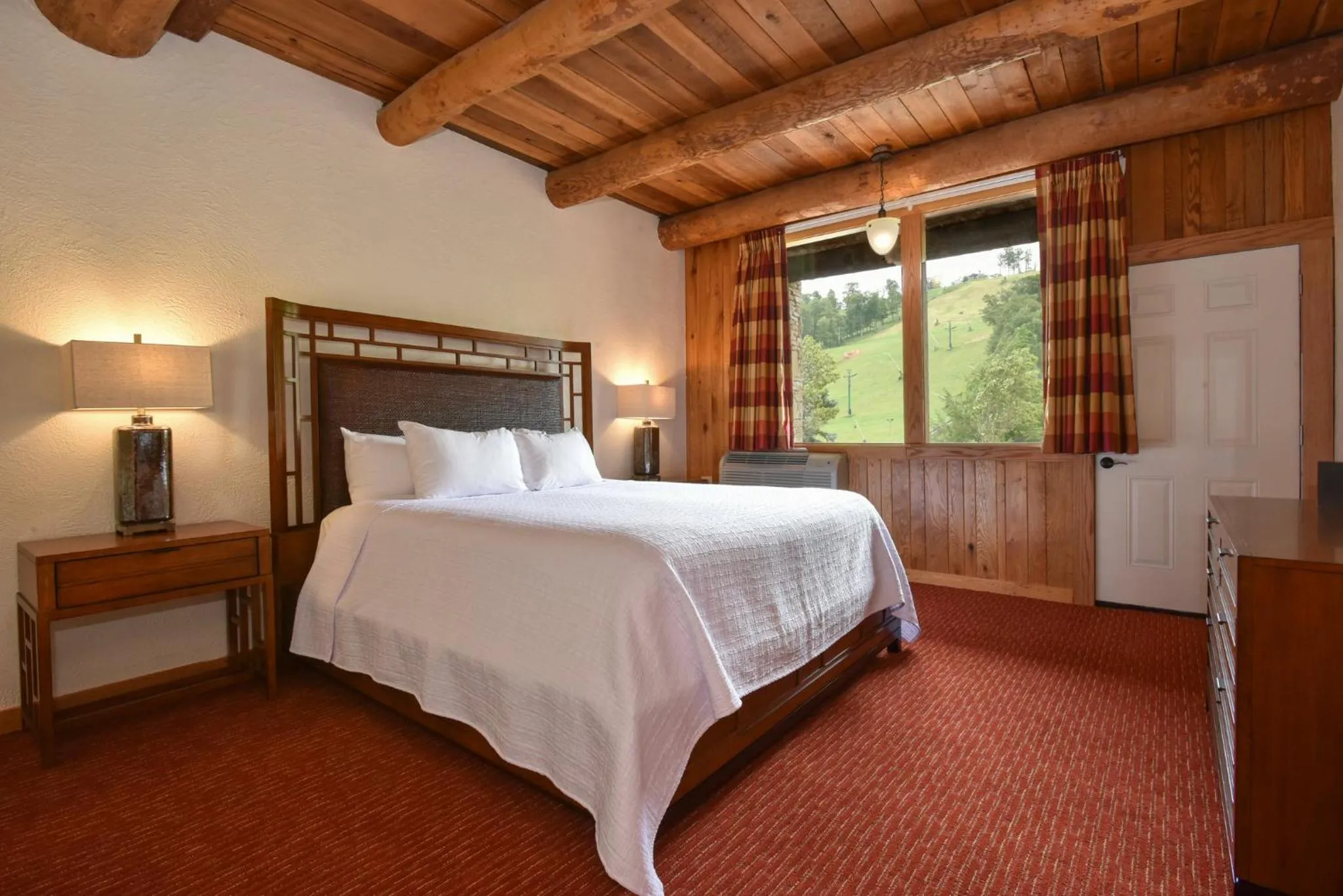 Photo of the whole room, Bed in Slopeside Hotel by Seven Springs Resort