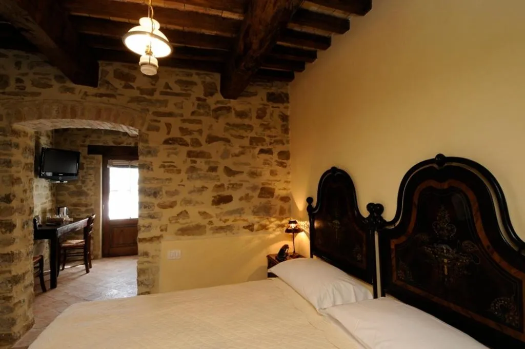Photo of the whole room, Bed in La Tavola Dei Cavalieri
