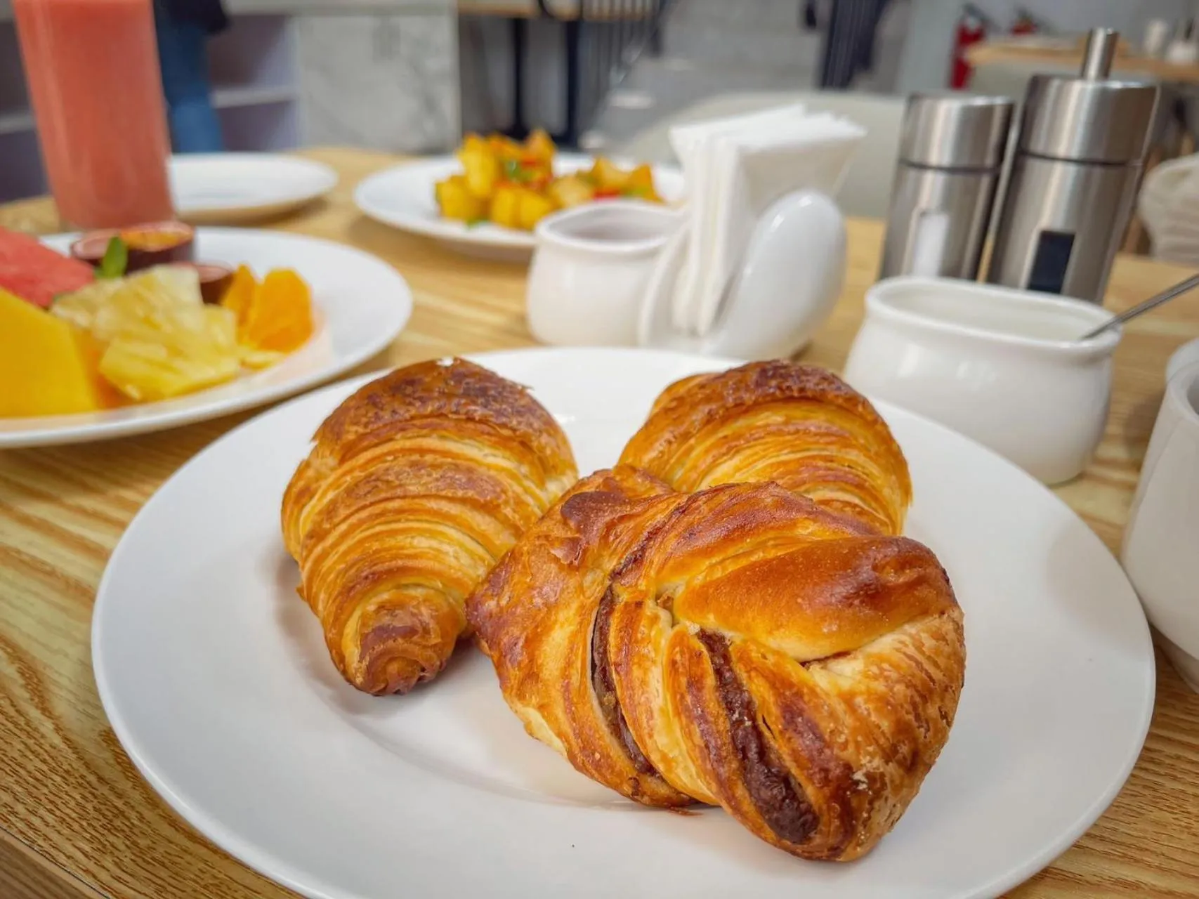 Breakfast in Elizabeth Golf Apartment by Link