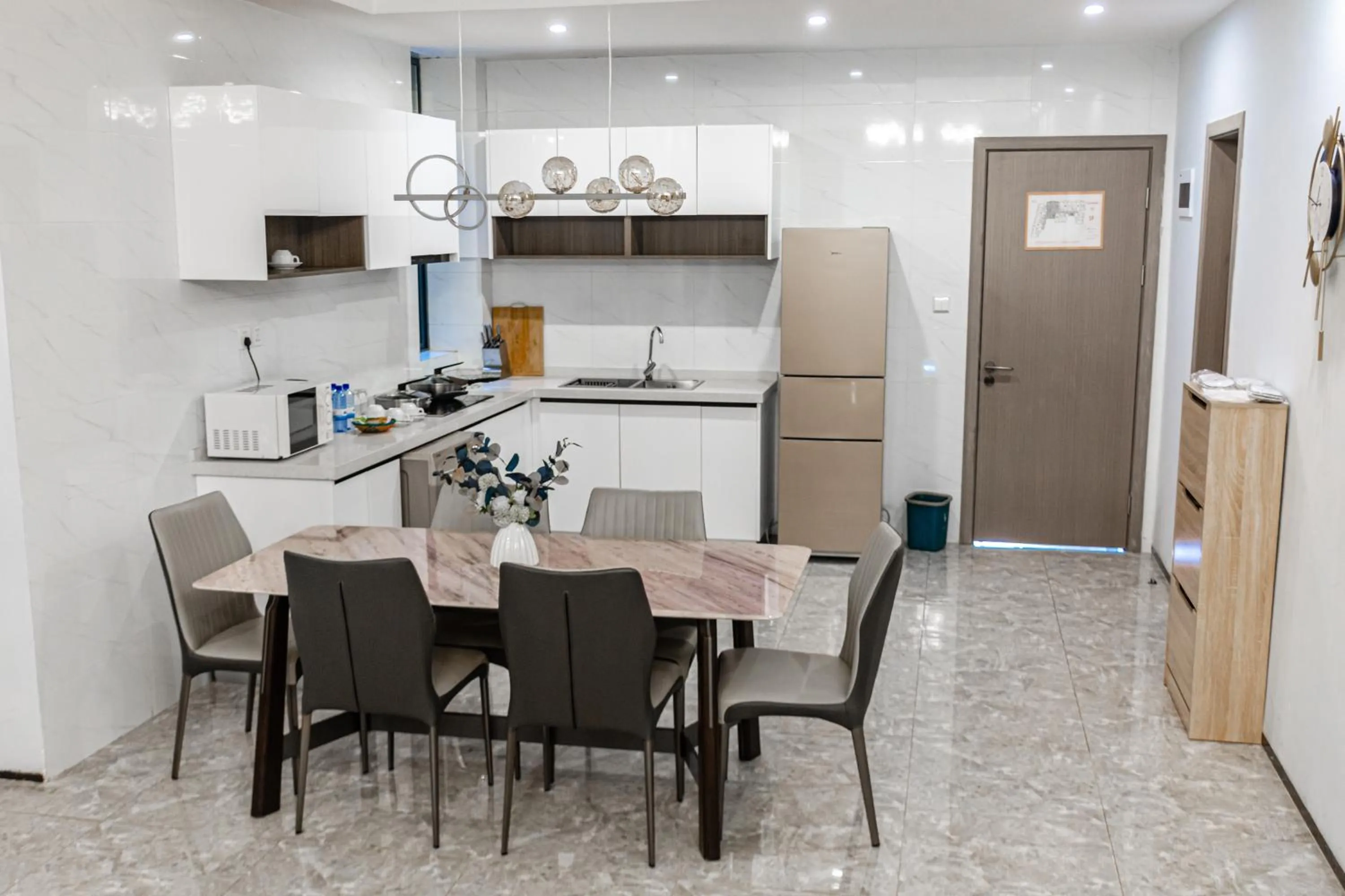 Kitchen or kitchenette in Elizabeth Golf Apartment by Link