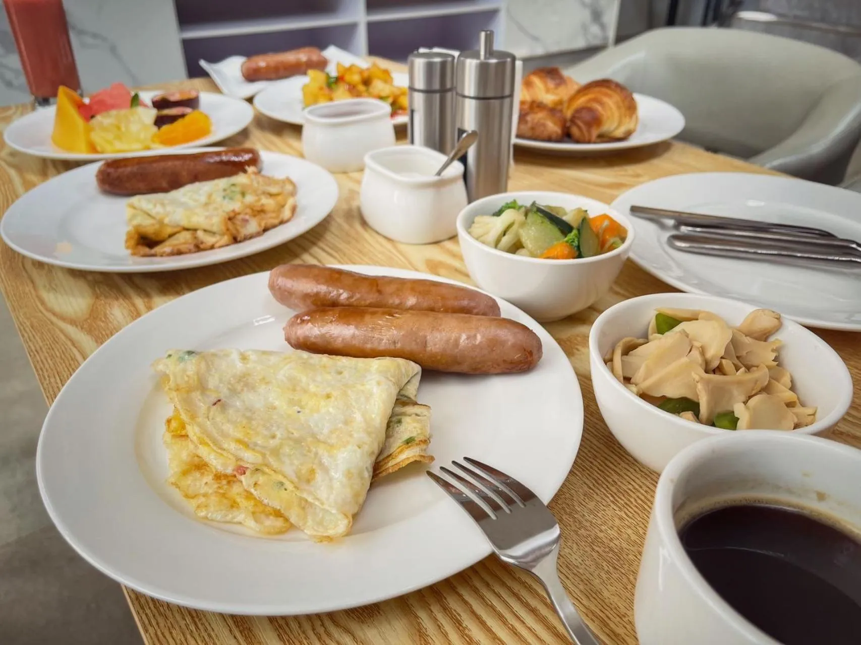 Breakfast in Elizabeth Golf Apartment by Link