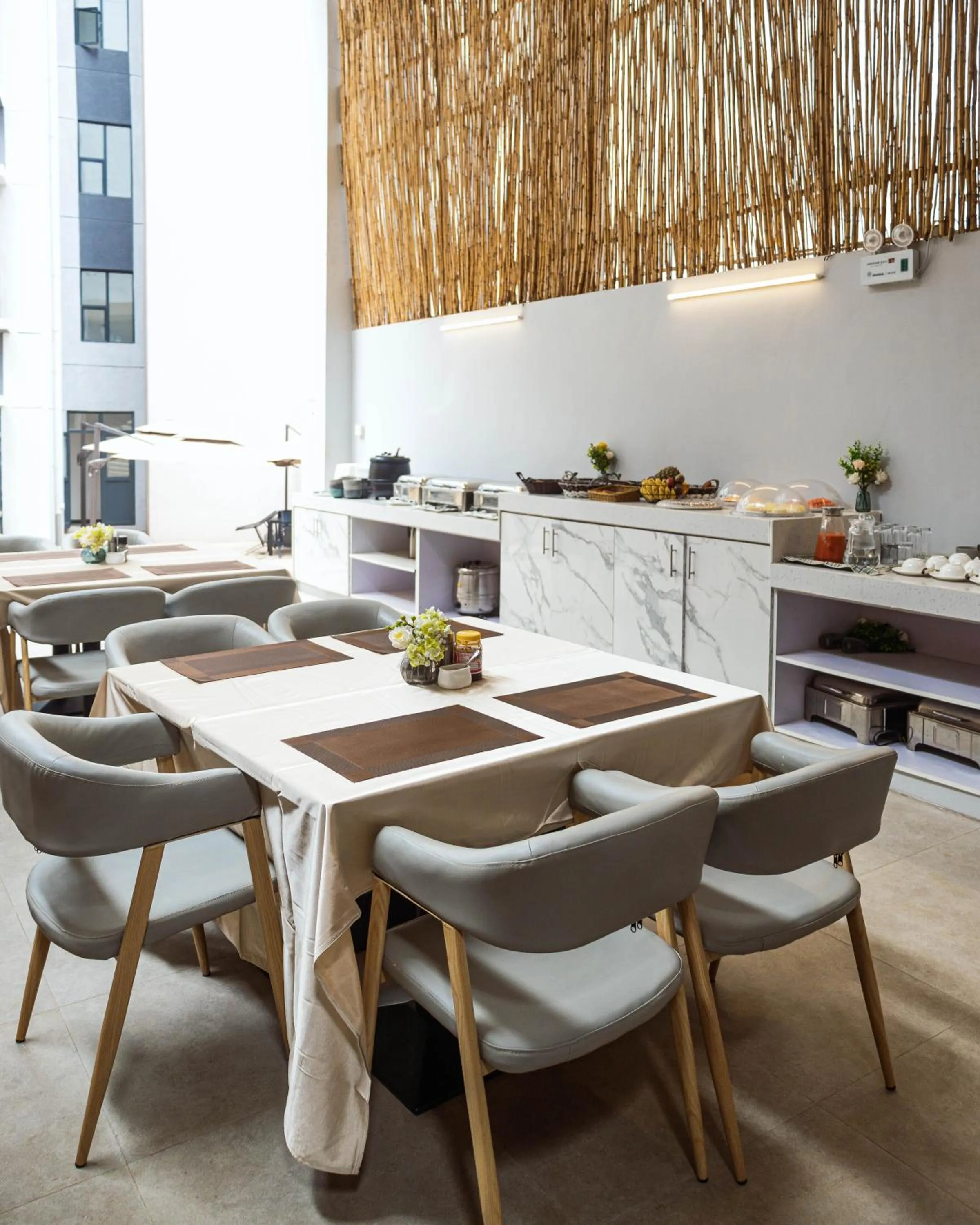 Restaurant/places to eat in Elizabeth Golf Apartment by Link