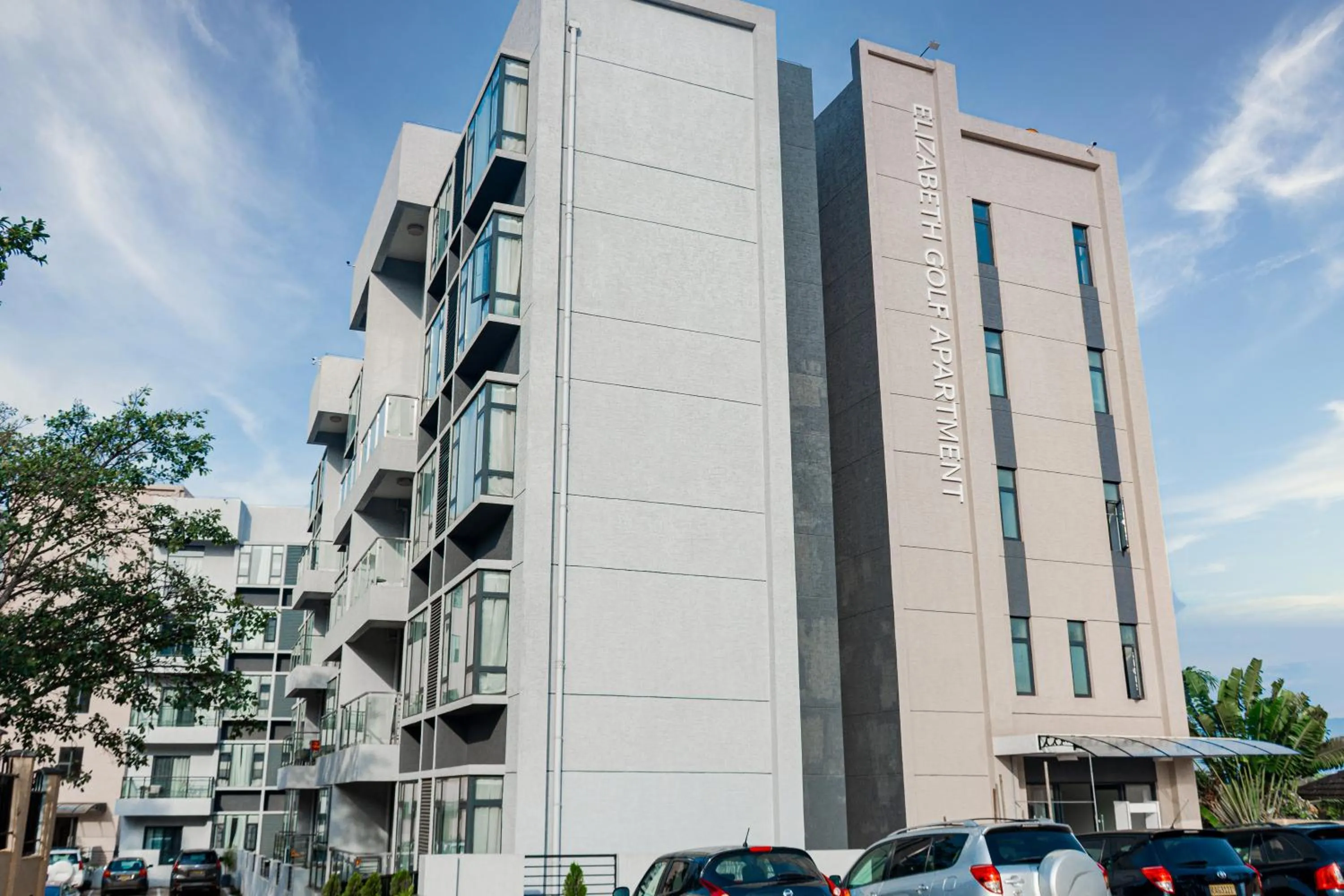 Property building in Elizabeth Golf Apartment by Link