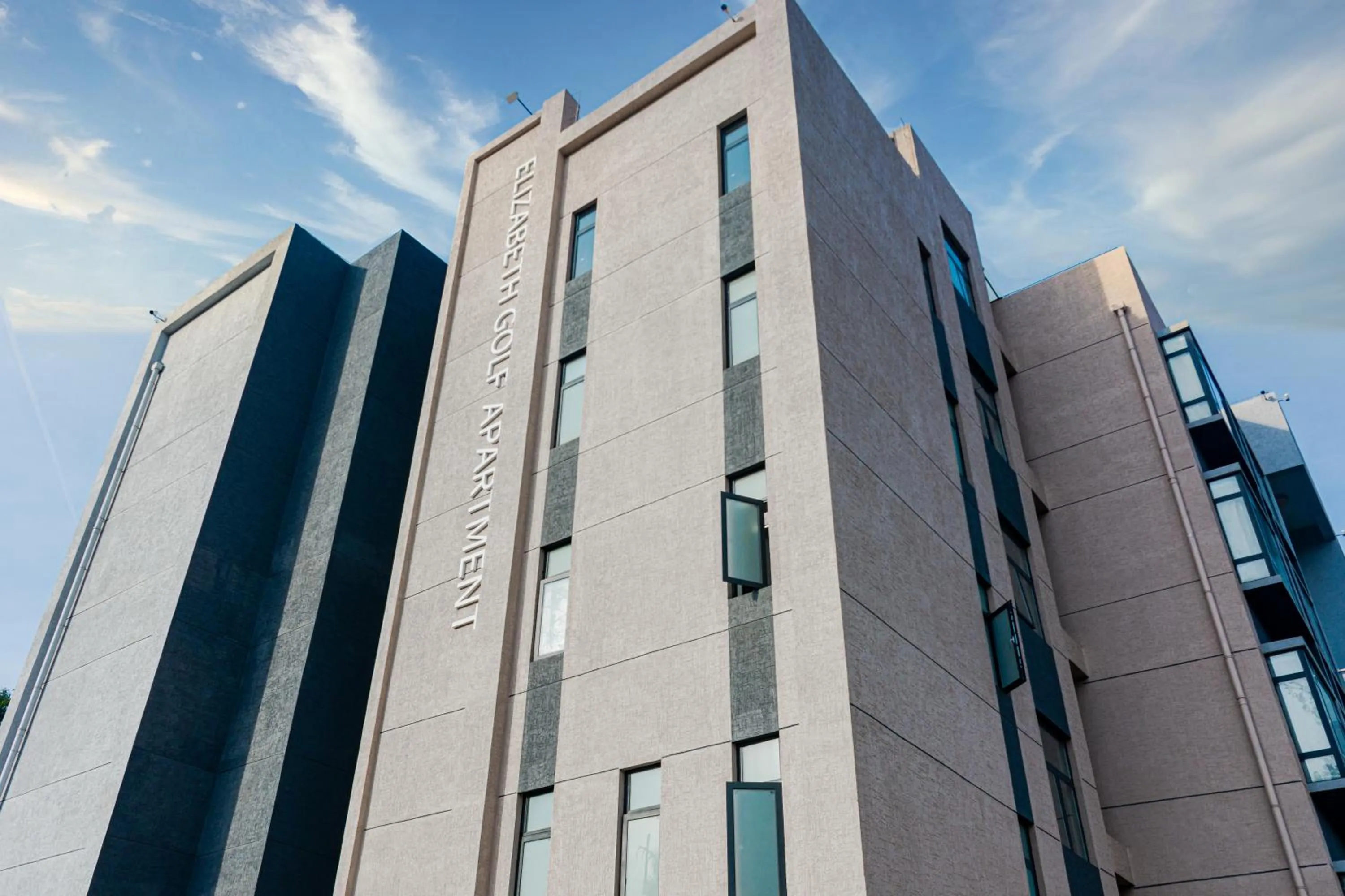 Property building in Elizabeth Golf Apartment by Link