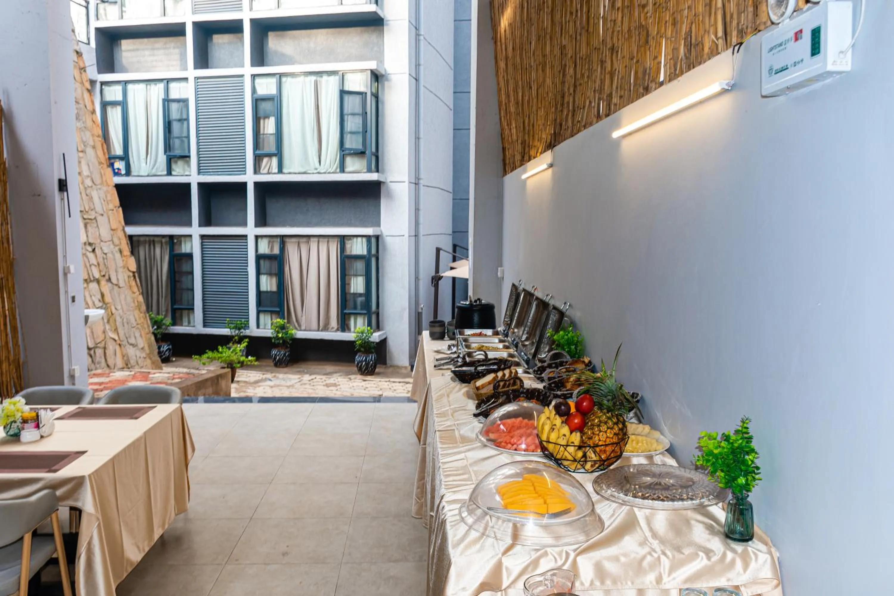 Restaurant/places to eat in Elizabeth Golf Apartment by Link