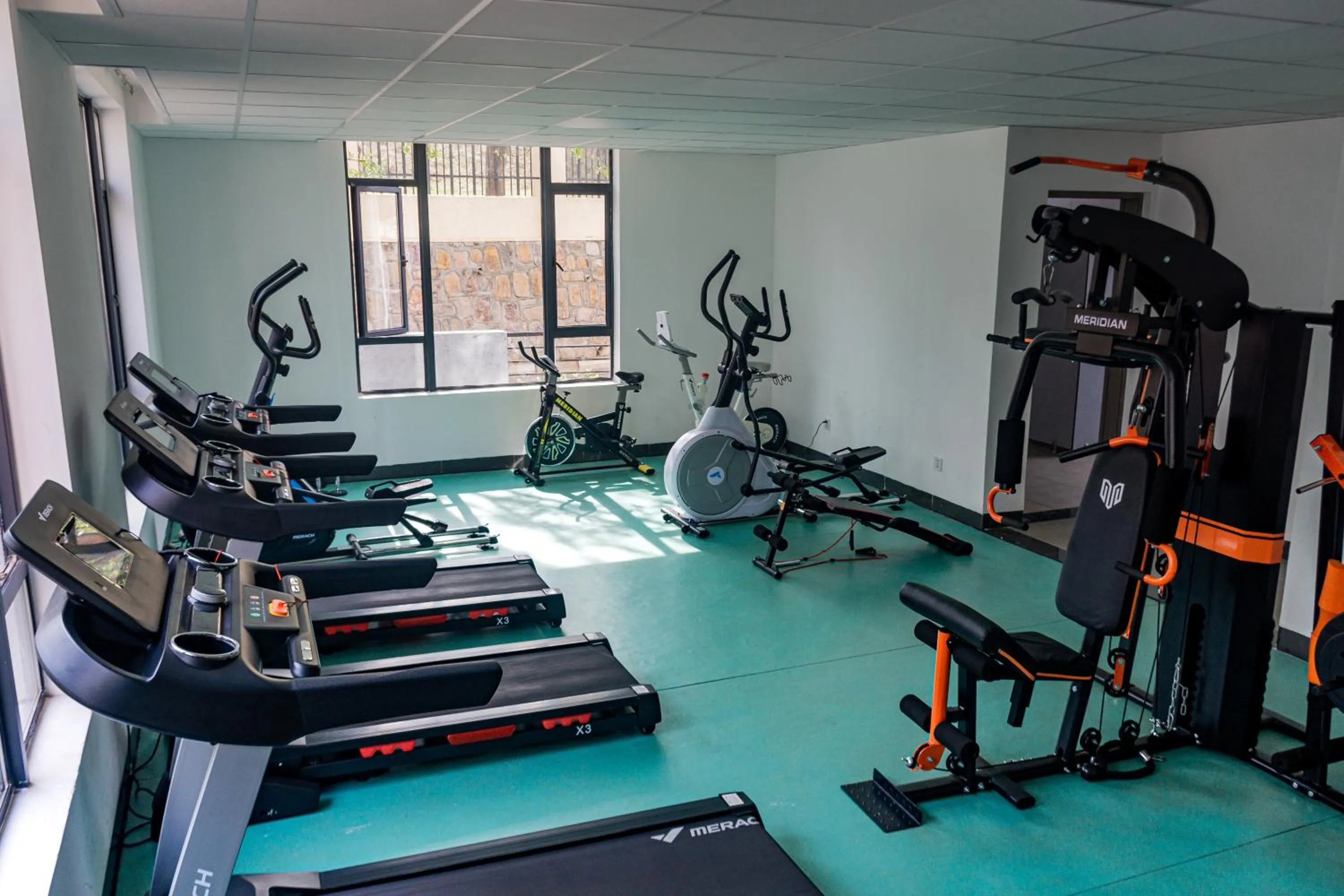 Fitness centre/facilities in Elizabeth Golf Apartment by Link