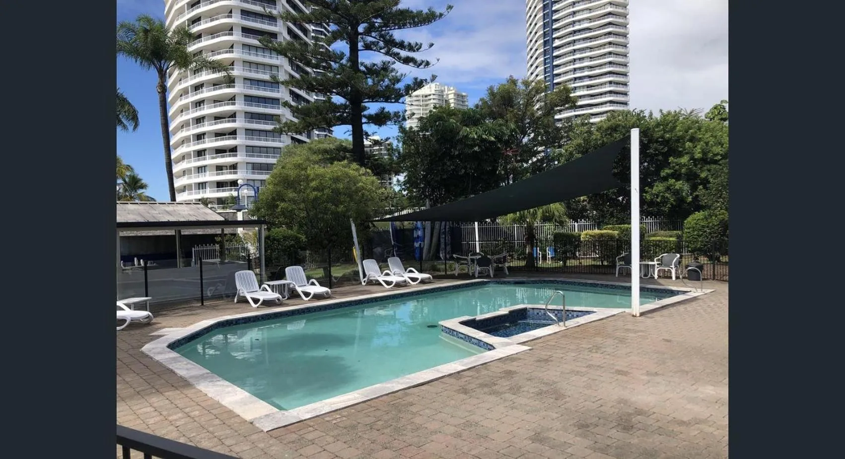 Swimming pool in Bayview Bay Apartments and Marina
