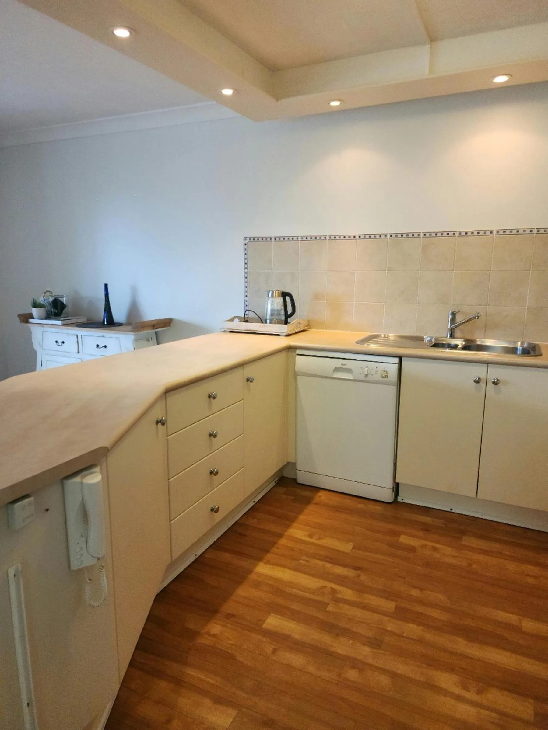 Kitchen or kitchenette in Bayview Bay Apartments and Marina