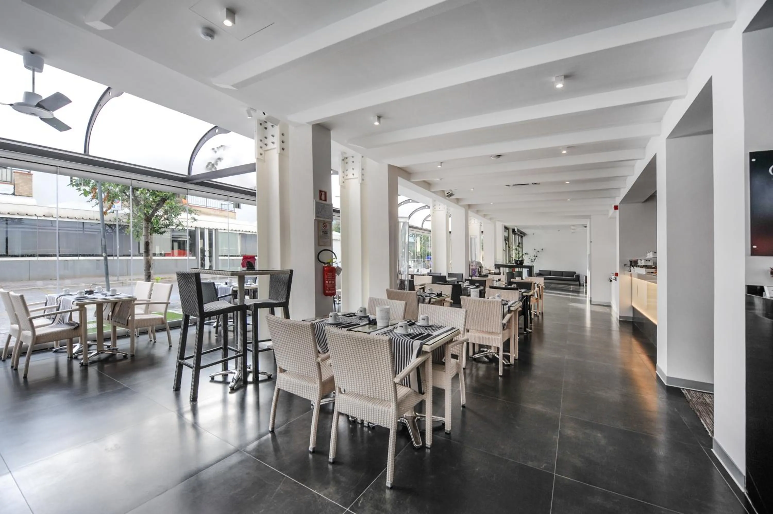 Buffet breakfast in Bellini Relais