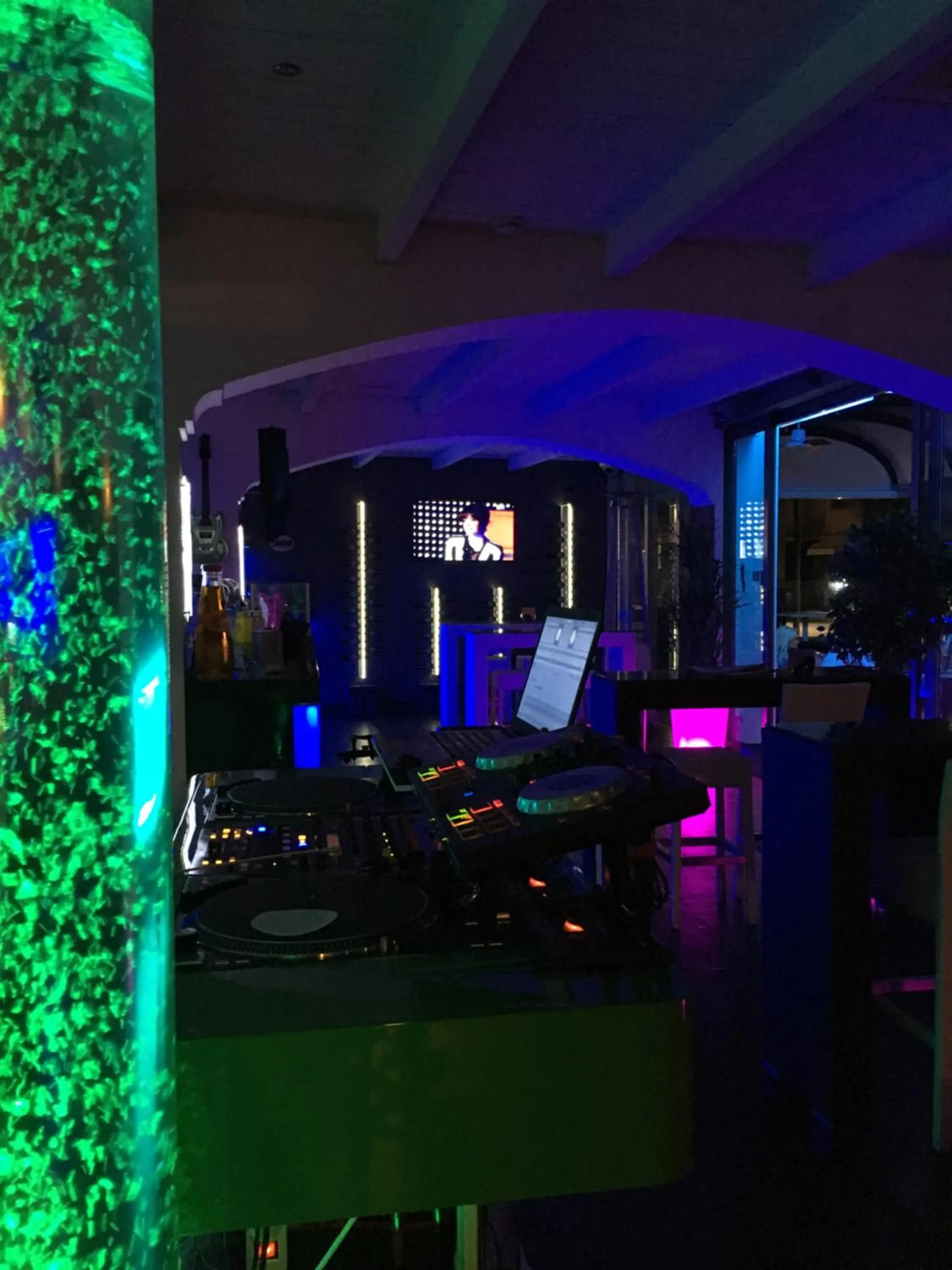 Evening entertainment in Bellini Relais