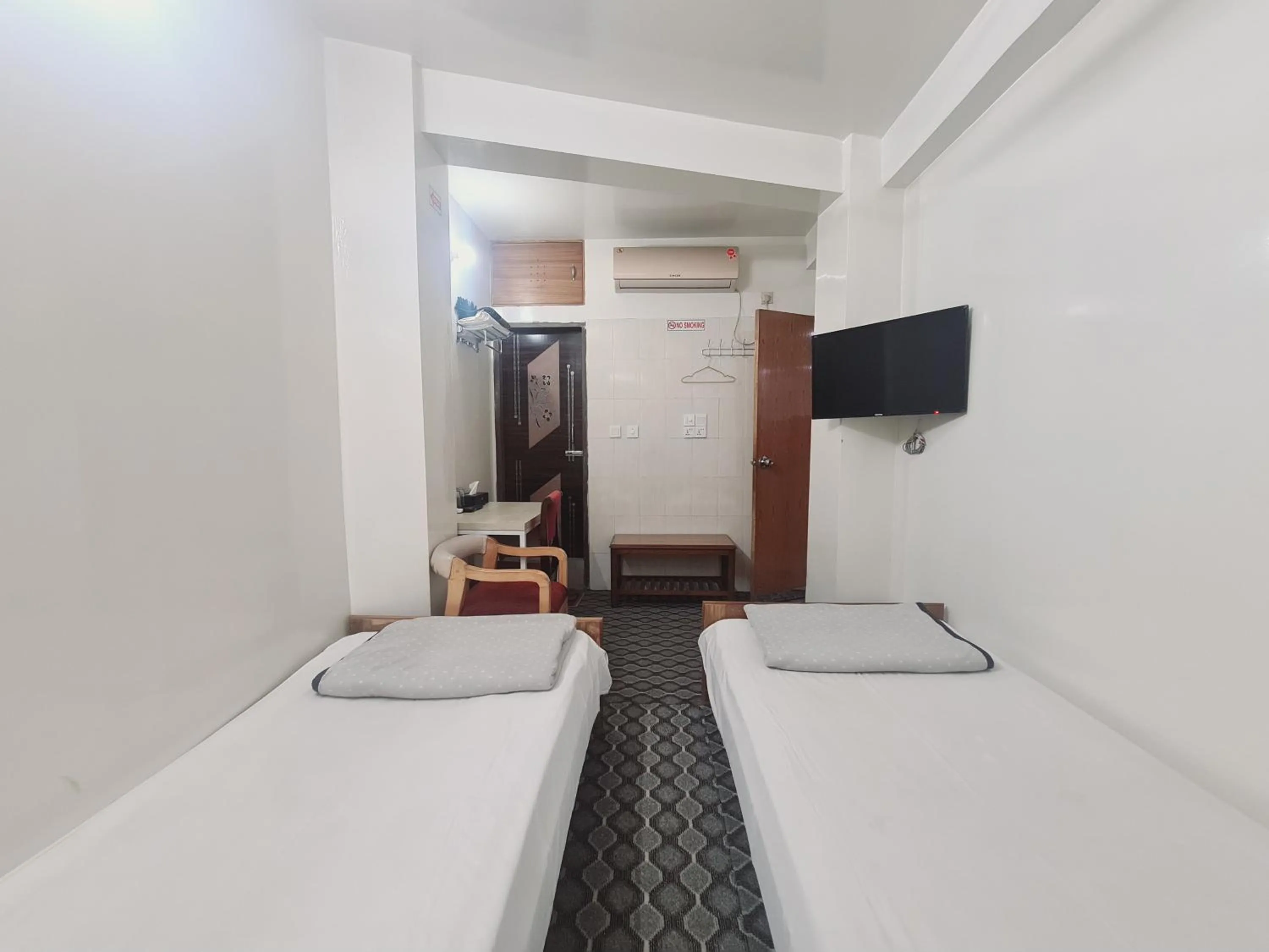 TV and multimedia, Bed in Hotel Shahin residential