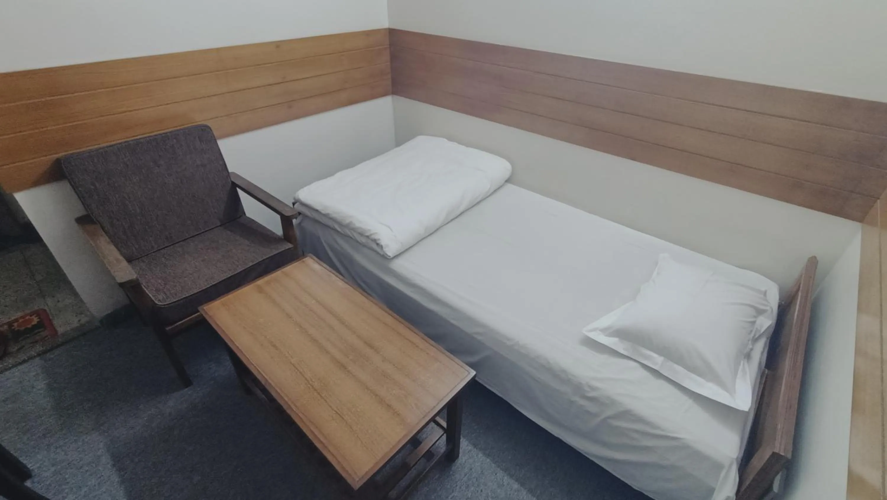 Bedroom, Bed in Hotel Shahin residential