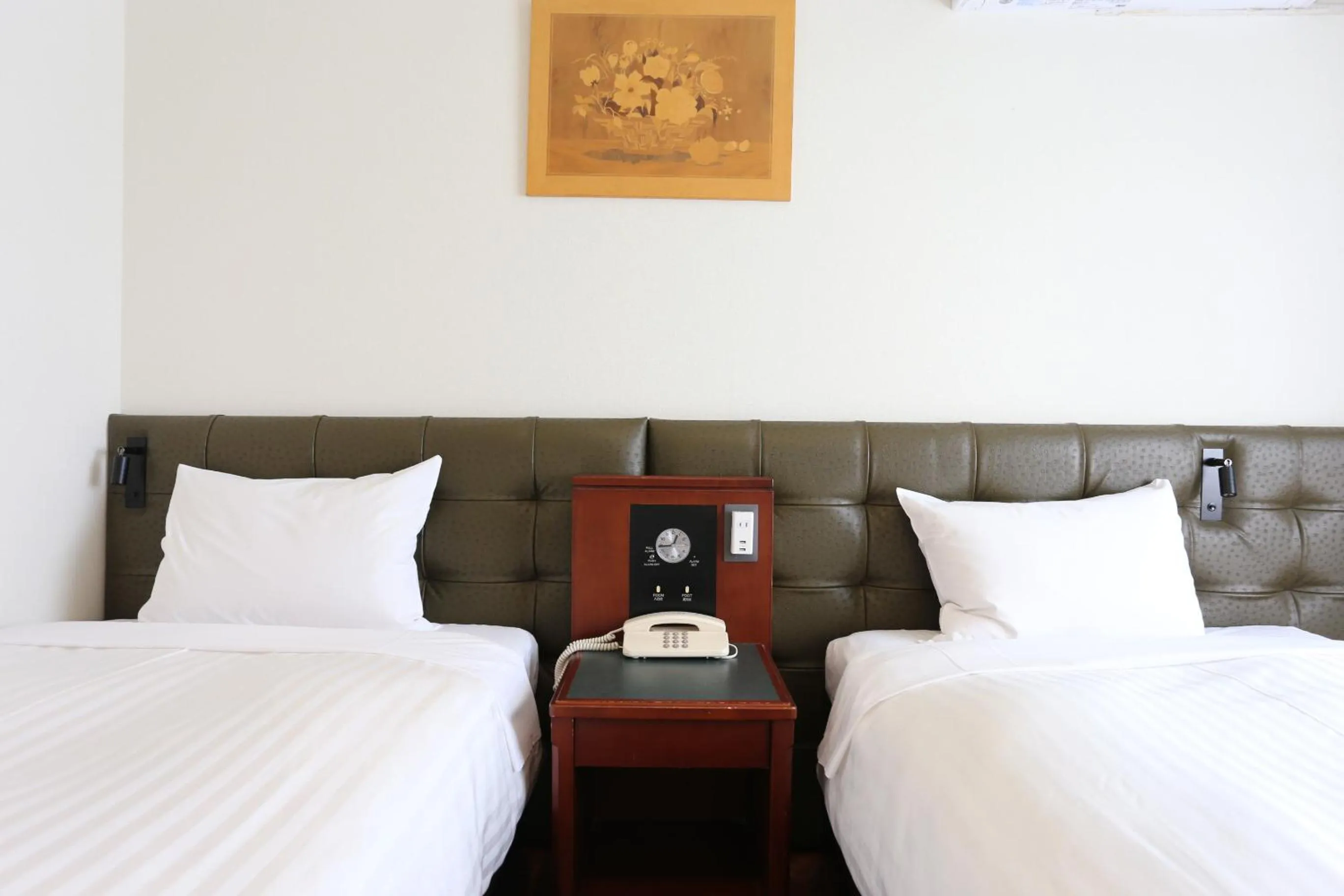 Photo of the whole room, Bed in Hotel Castle Inn Suzuka Chuo