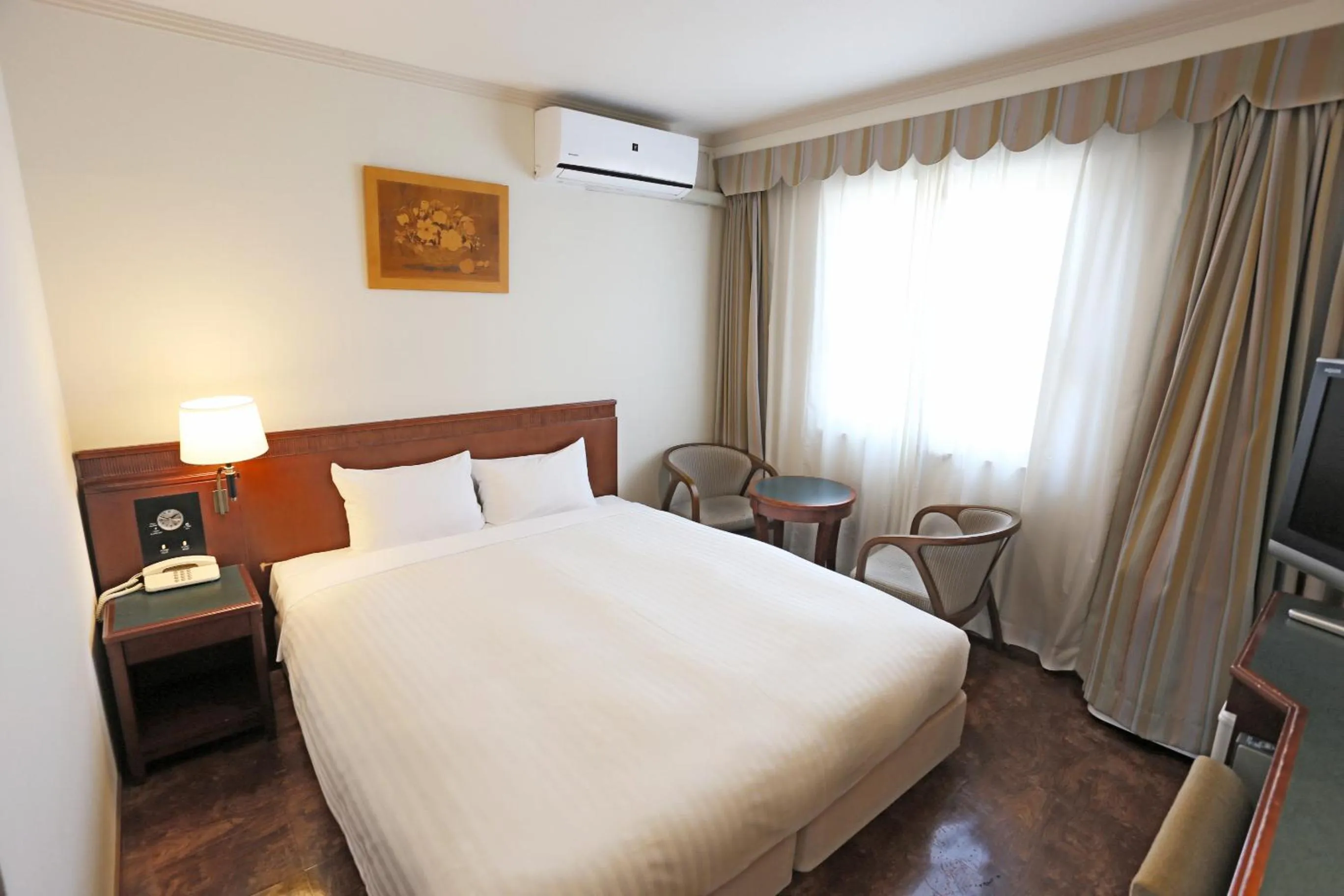 Photo of the whole room, Bed in Hotel Castle Inn Suzuka Chuo