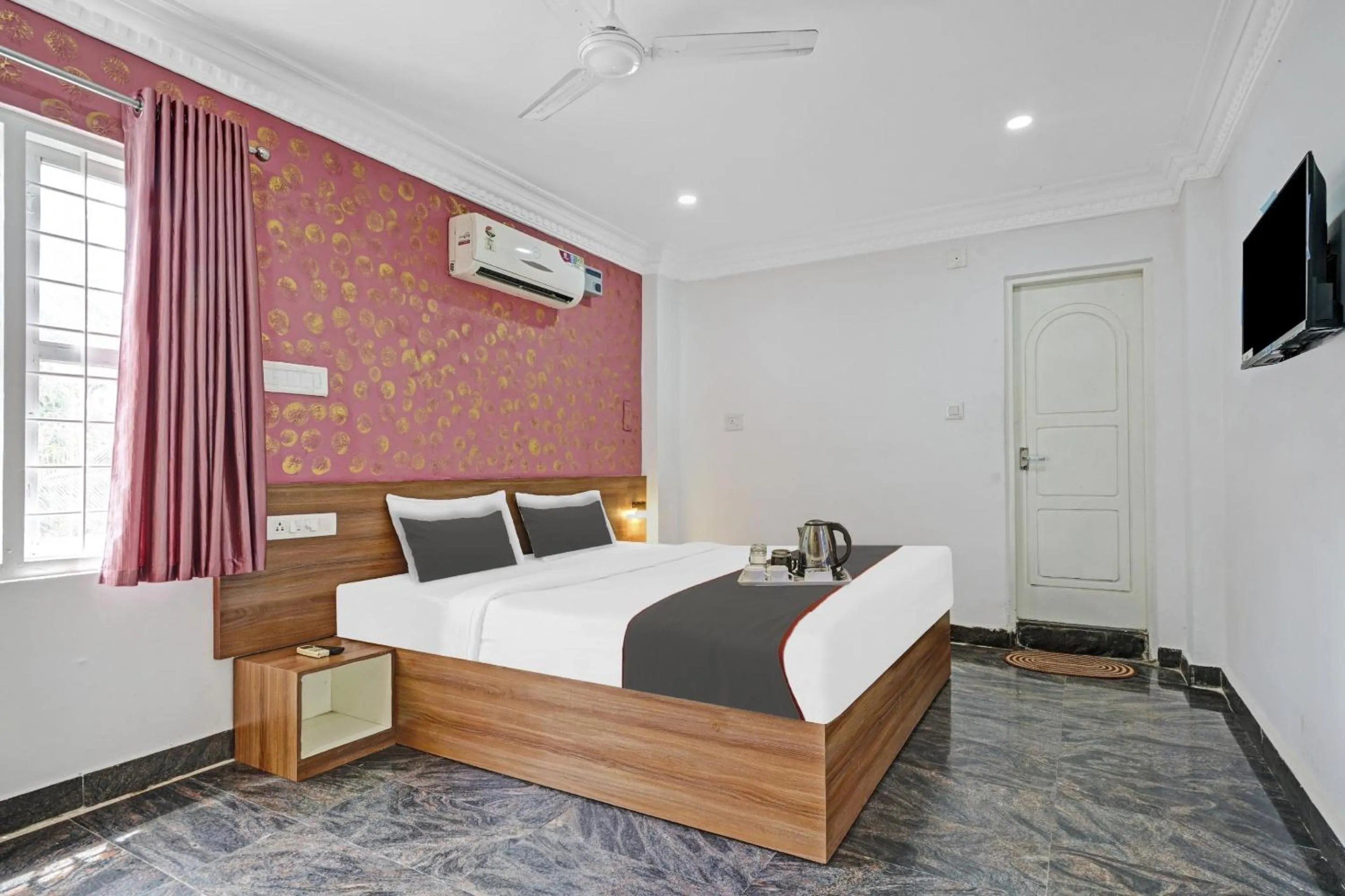 Bedroom, Bed in Capital O Rayan Plaza