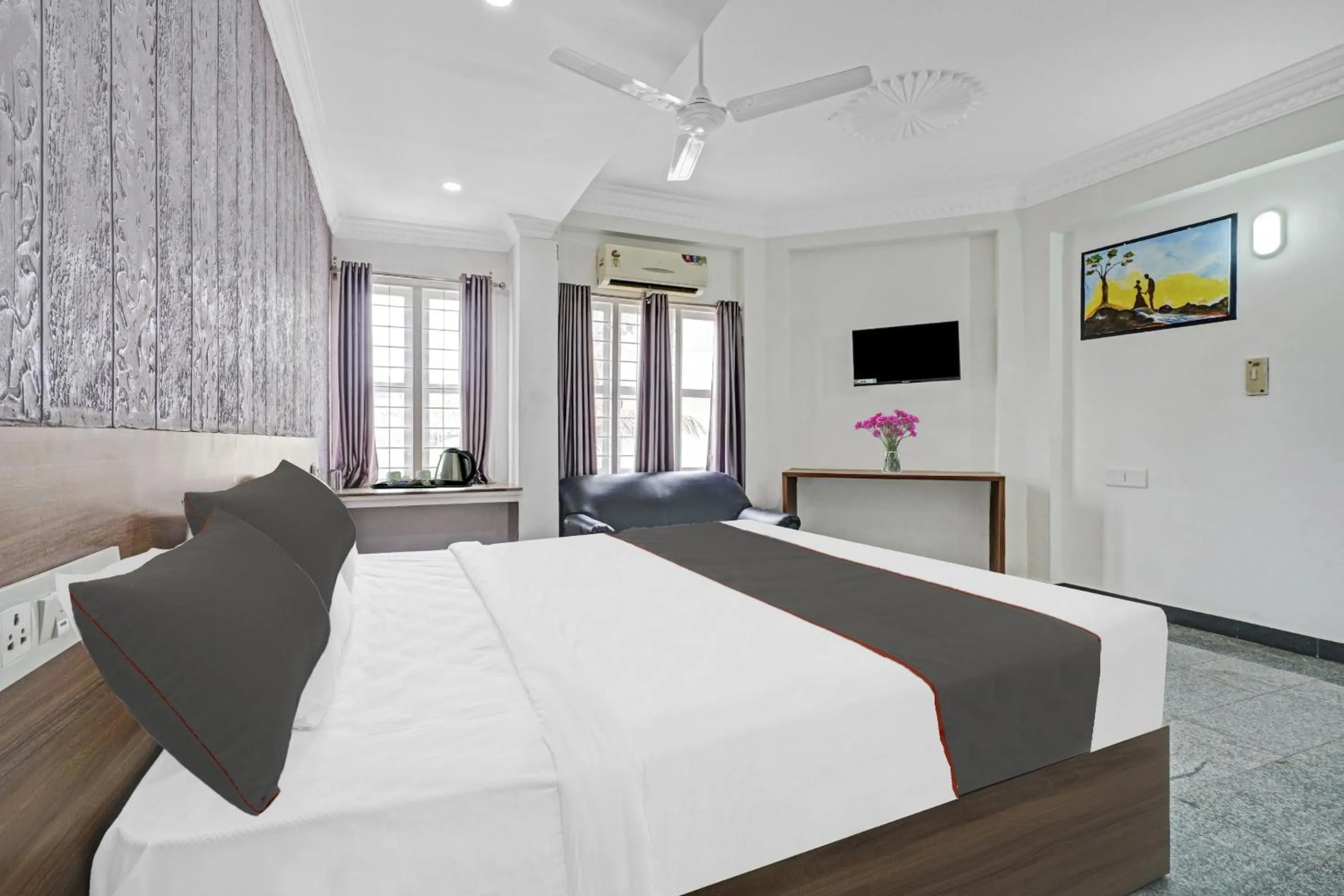 Bedroom, Bed in Capital O Rayan Plaza