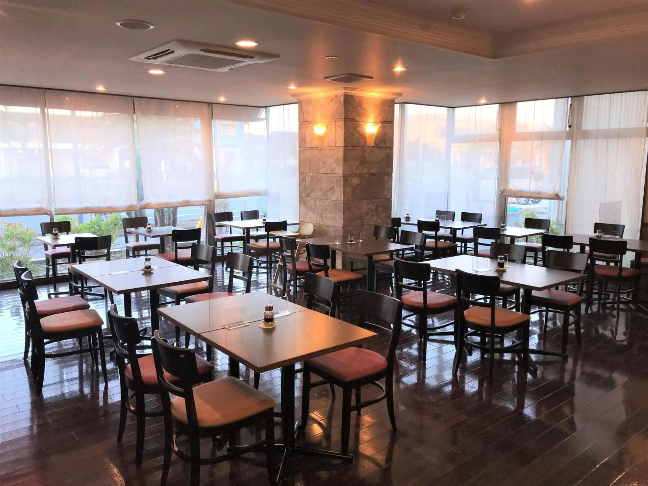 Restaurant/places to eat in Hotel Castle Inn Tsu