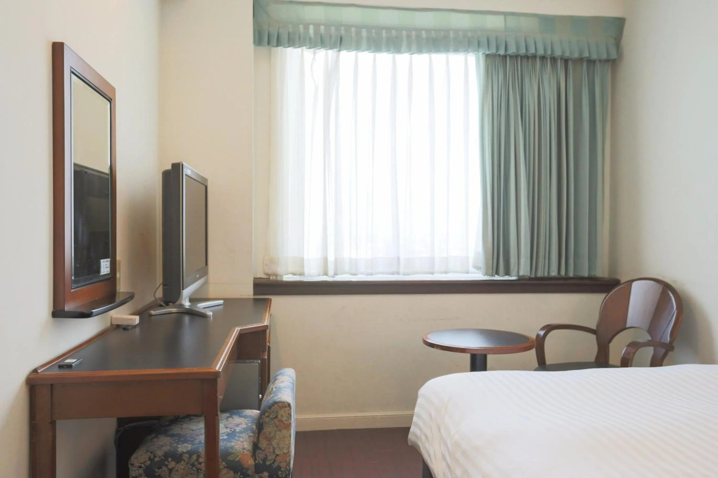 Photo of the whole room, Bed in Hotel Castle Inn Tsu