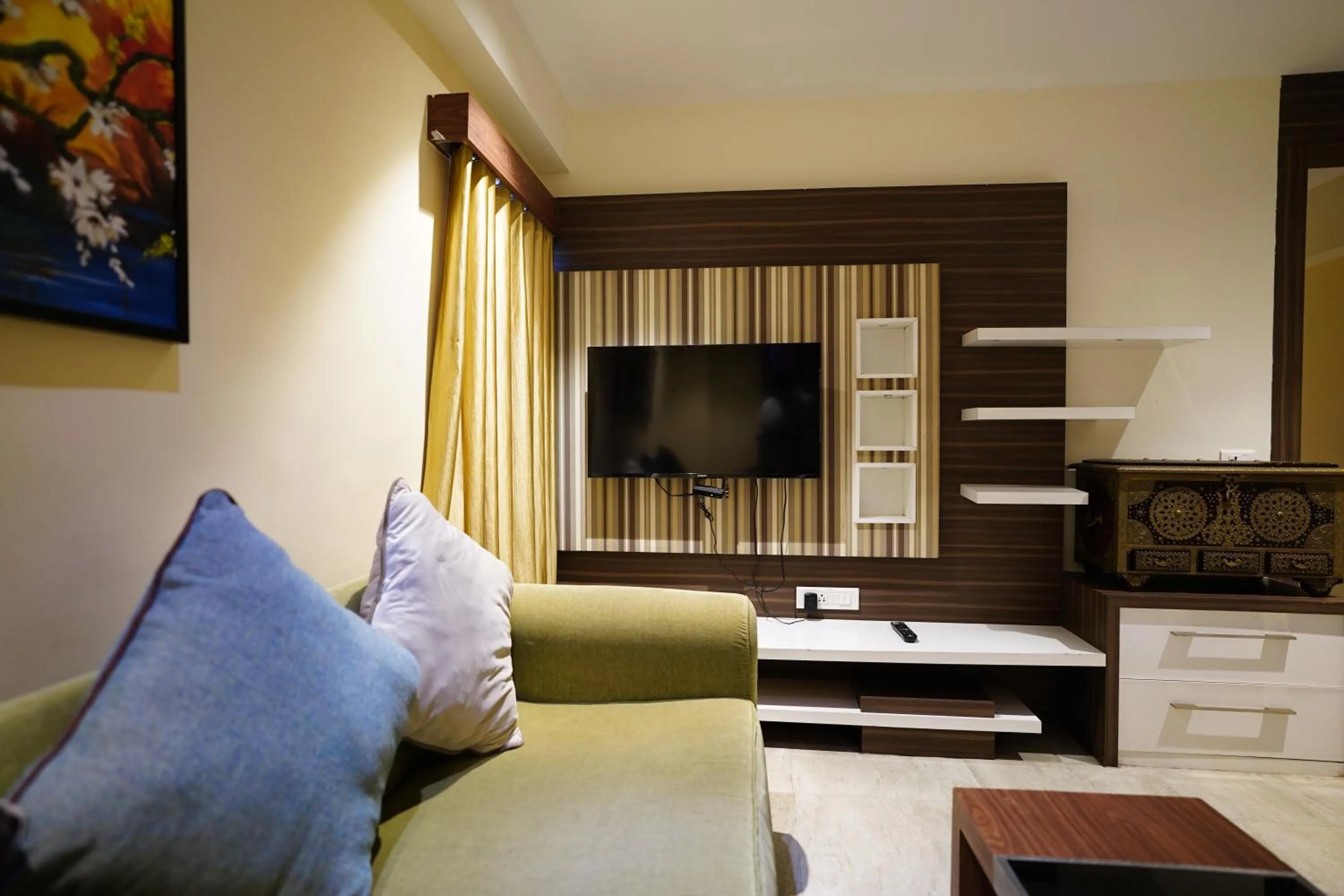 TV and multimedia in Emarald Hotel Calicut