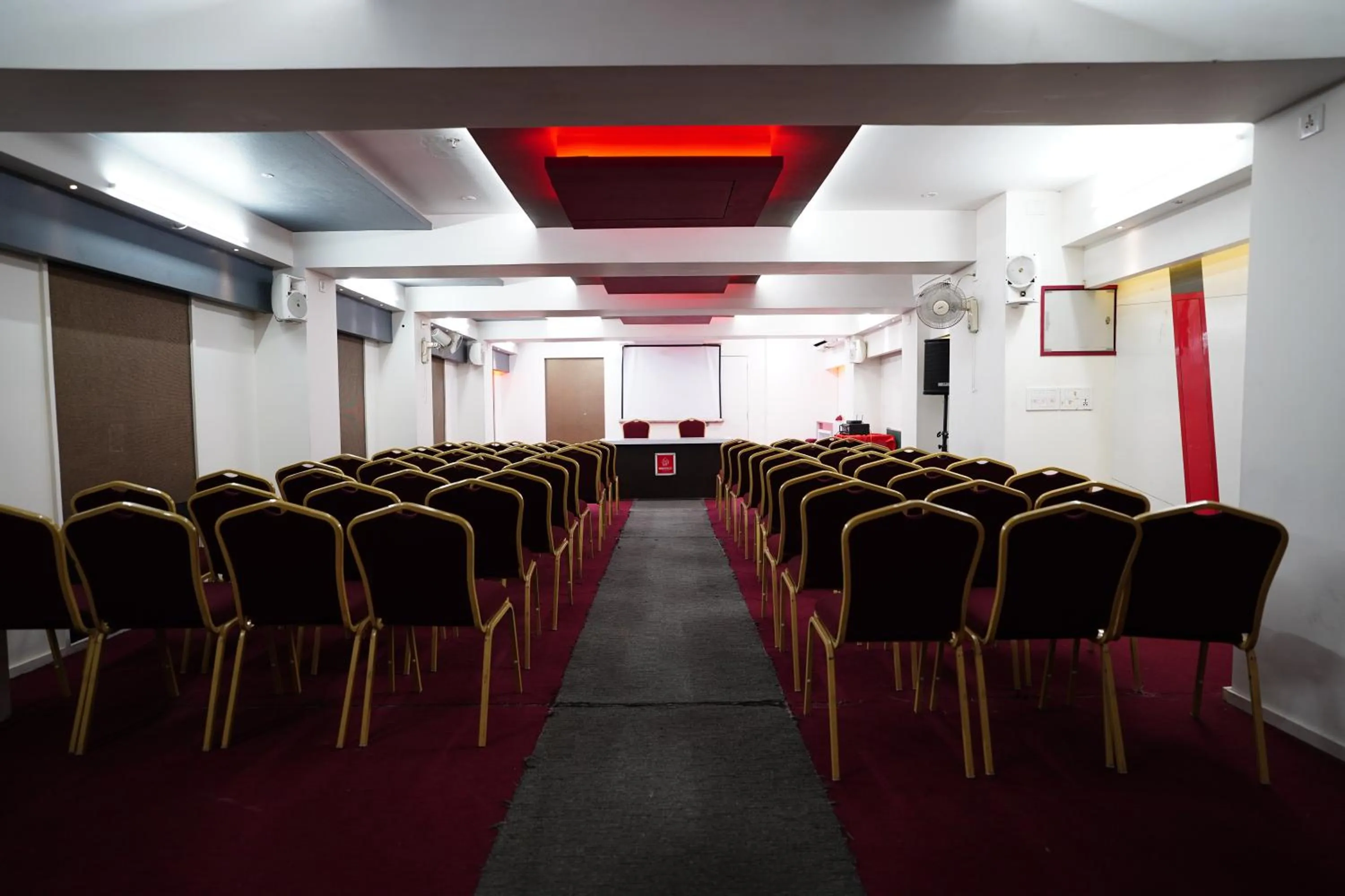 Living room in Emarald Hotel Calicut