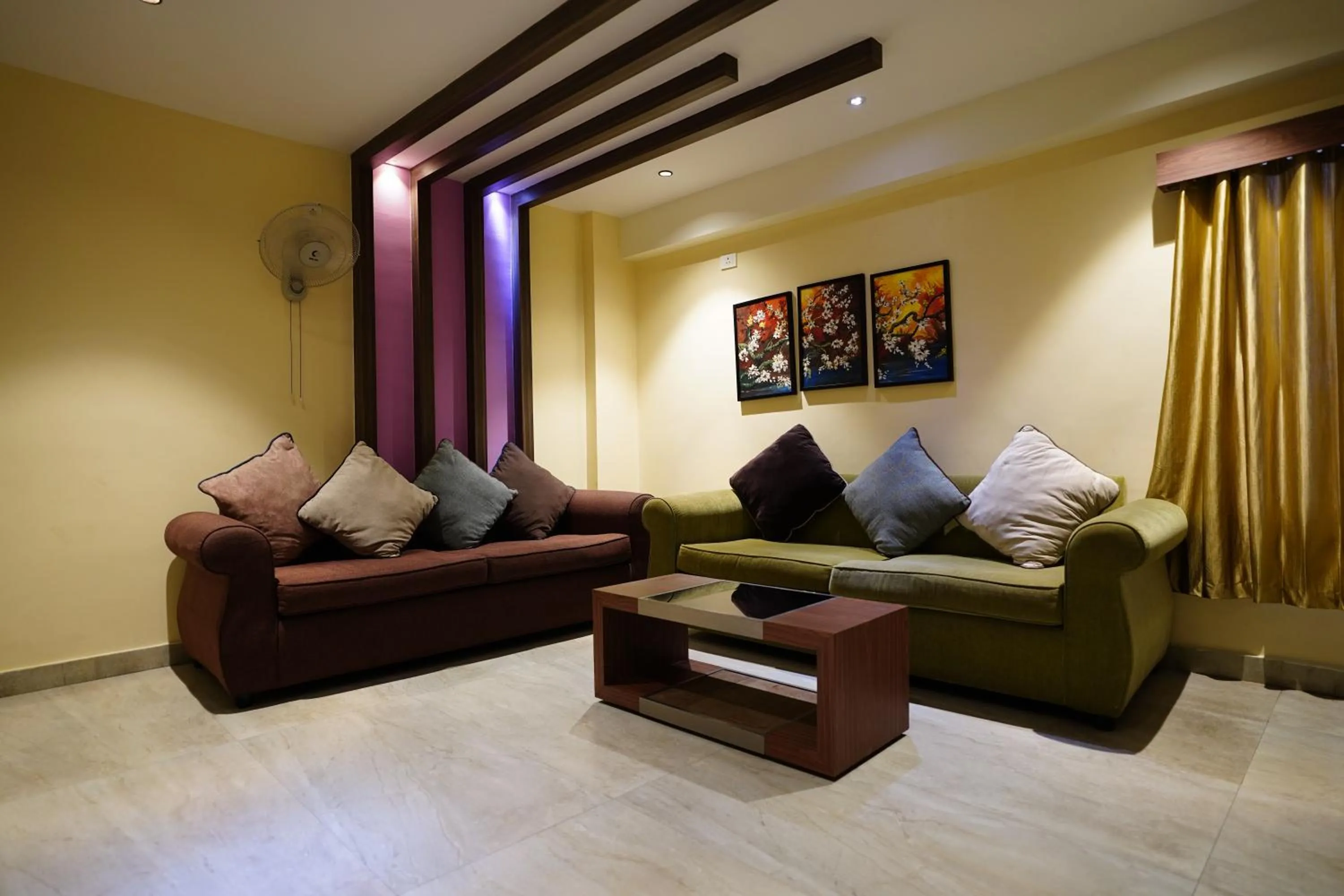 Living room in Emarald Hotel Calicut