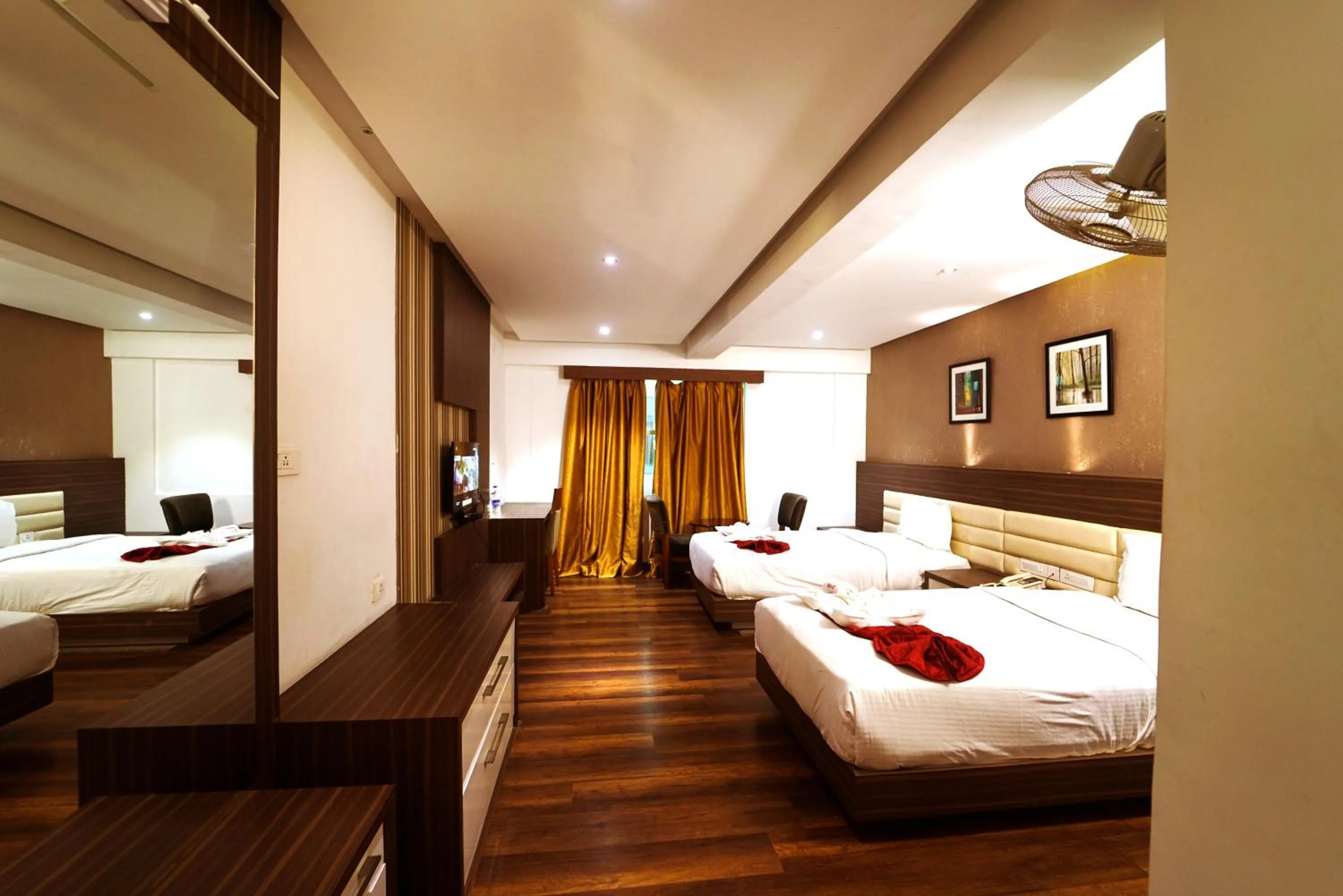 Deluxe Room in Emarald Hotel Calicut